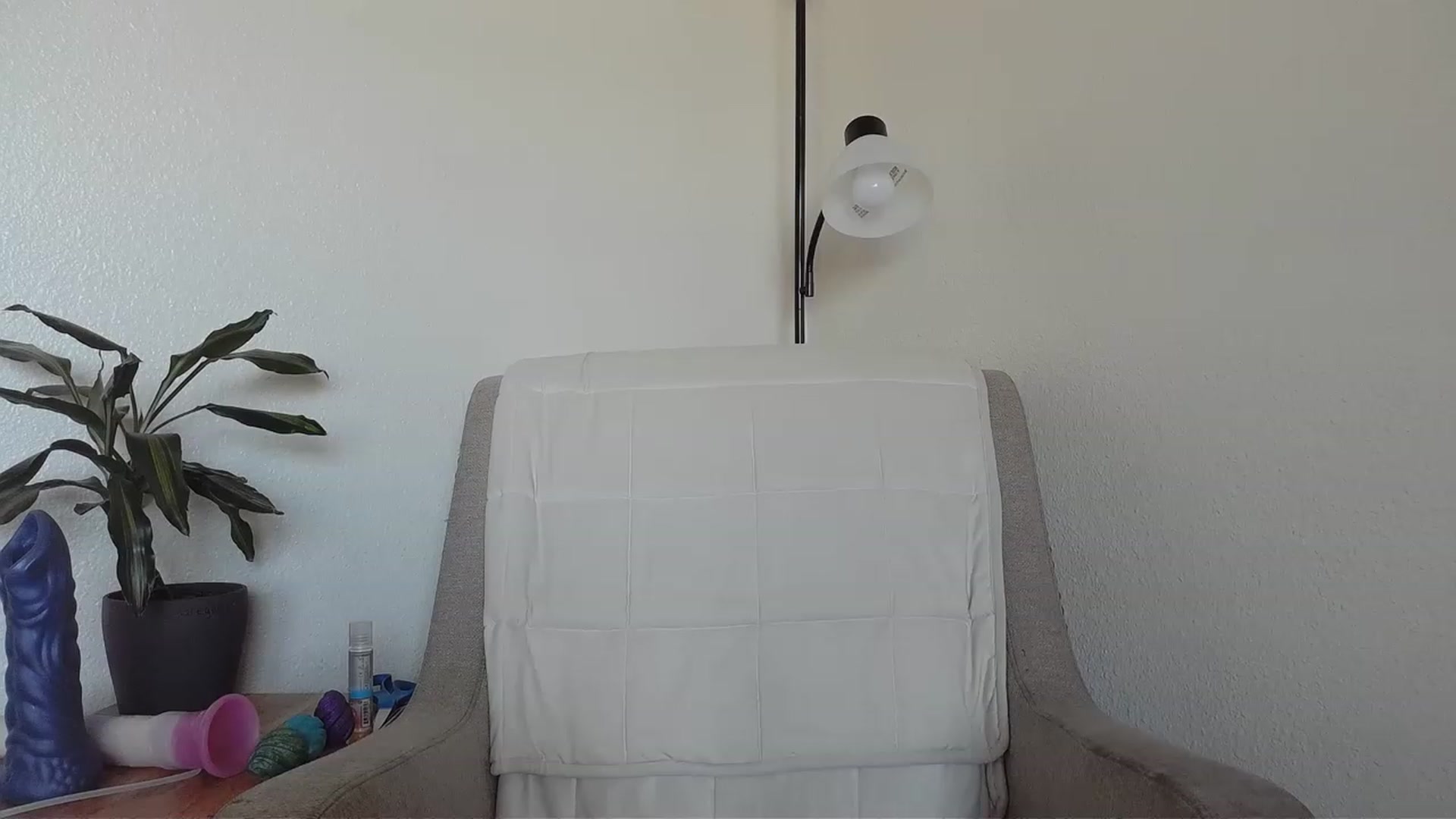 Gallery image thumbnail from Leeleigh1's myfreecams stream on, 03/15/2023, 23:45 image 7 of 20