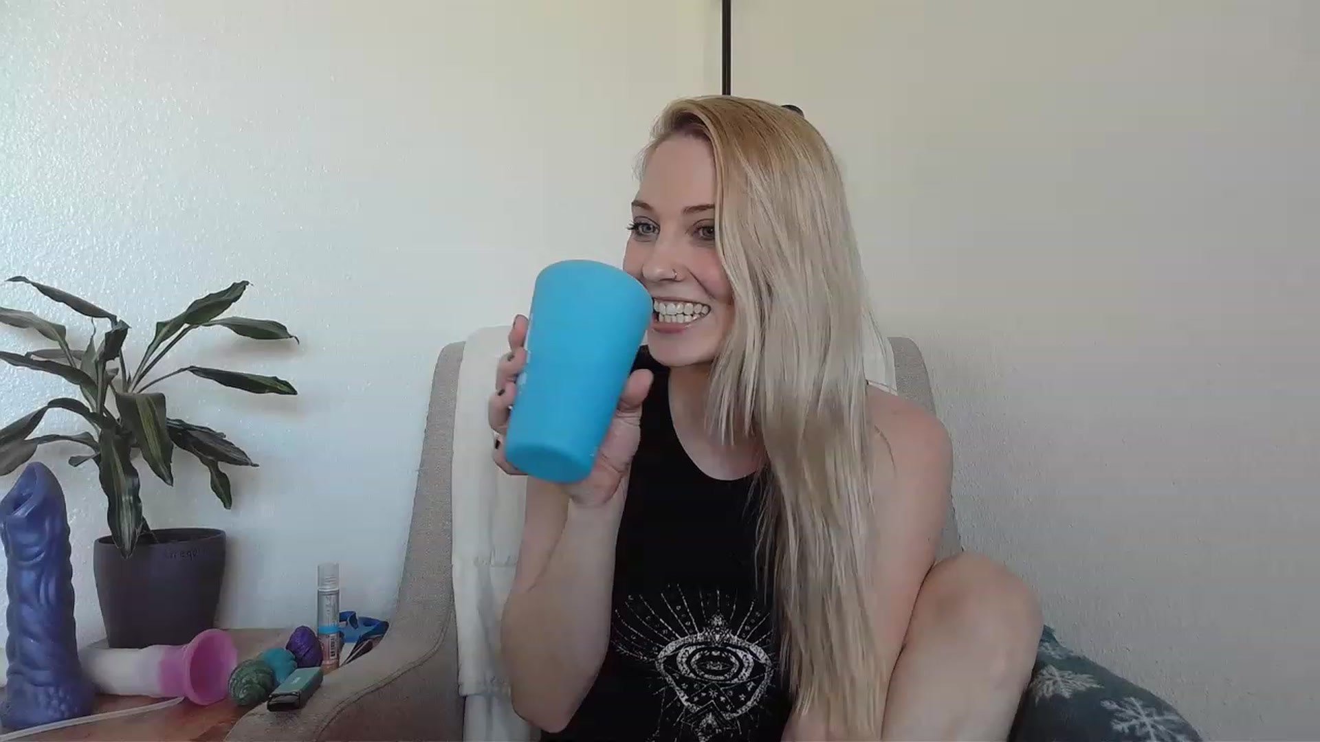 Gallery image thumbnail from Leeleigh1's myfreecams stream on, 03/15/2023, 23:45 image 13 of 20