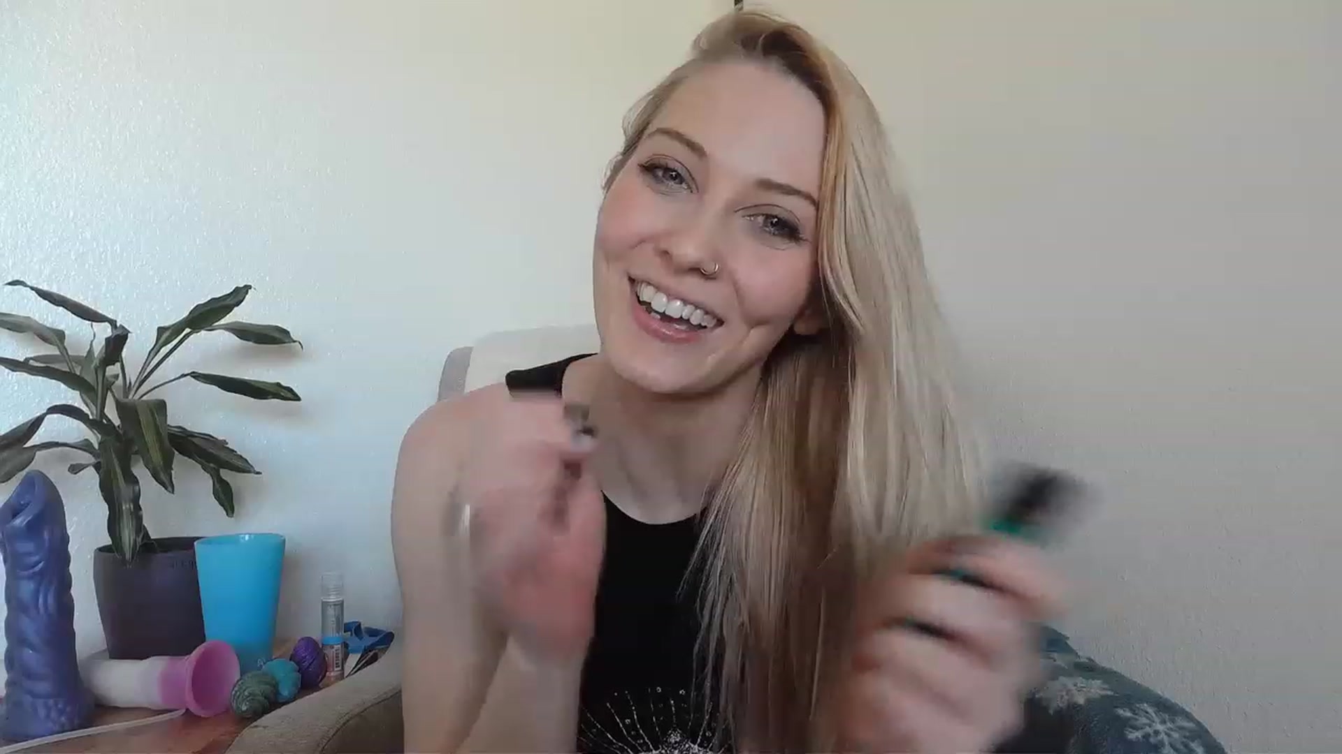 Gallery image thumbnail from Leeleigh1's myfreecams stream on, 03/15/2023, 23:45 image 12 of 20