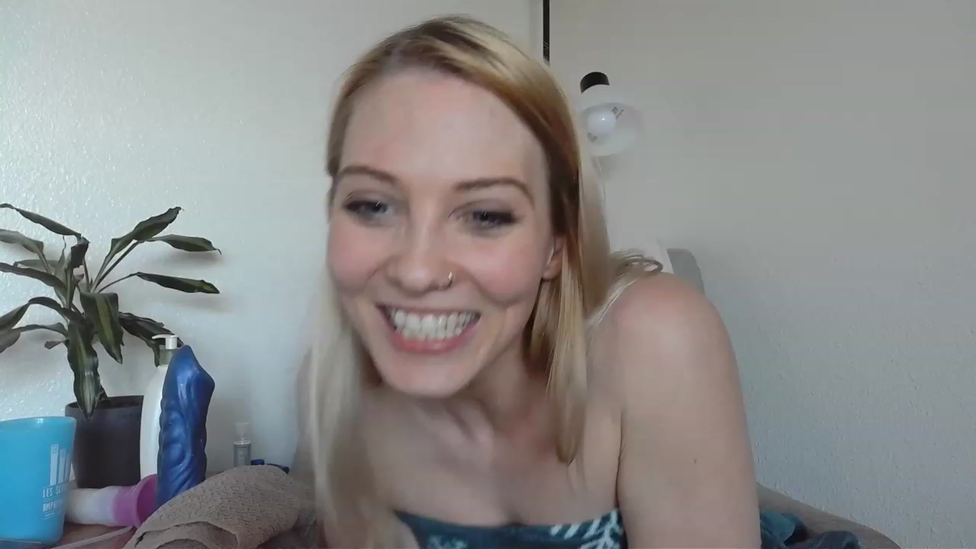 Gallery image thumbnail from Leeleigh1's myfreecams stream on, 03/16/2023, 01:04 image 9 of 20