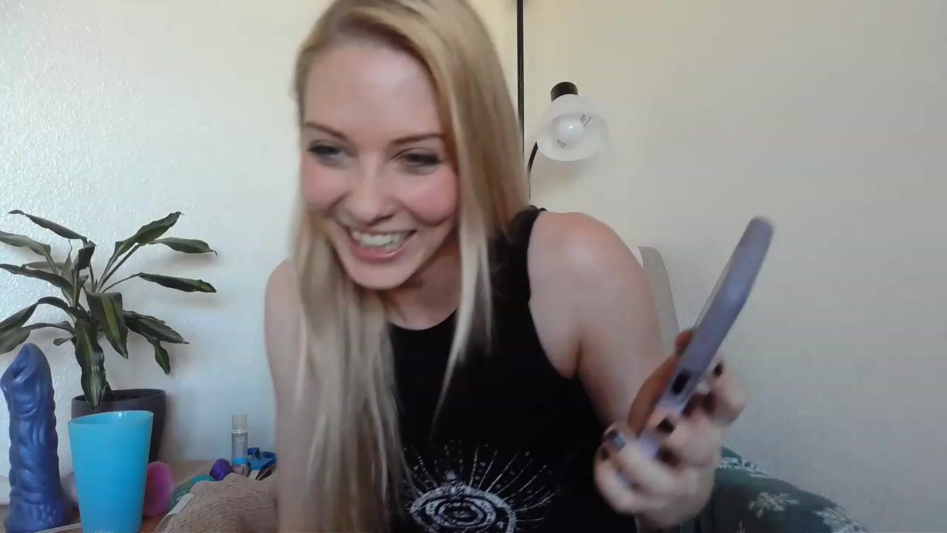Gallery image thumbnail from Leeleigh1's myfreecams stream on, 03/16/2023, 01:04 image 1 of 20