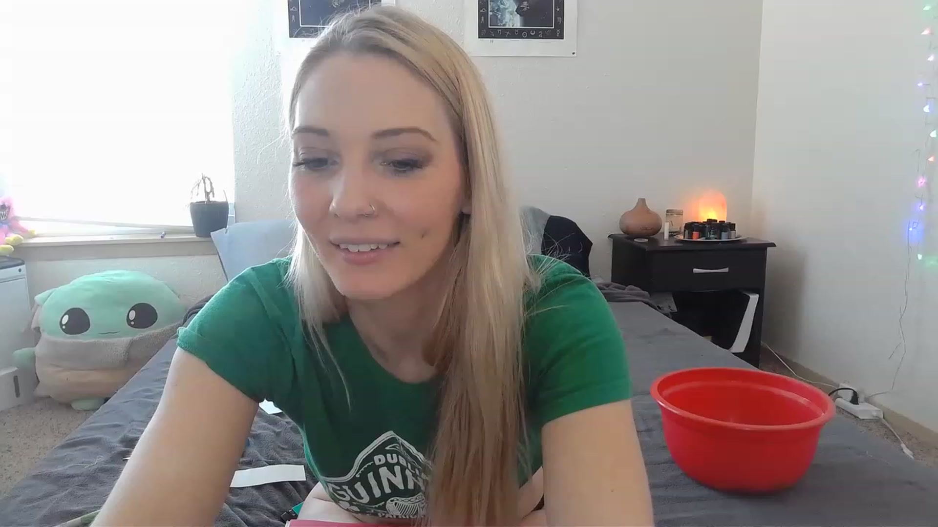 Gallery image thumbnail from Leeleigh1's myfreecams stream on, 03/17/2023, 19:24 image 18 of 20