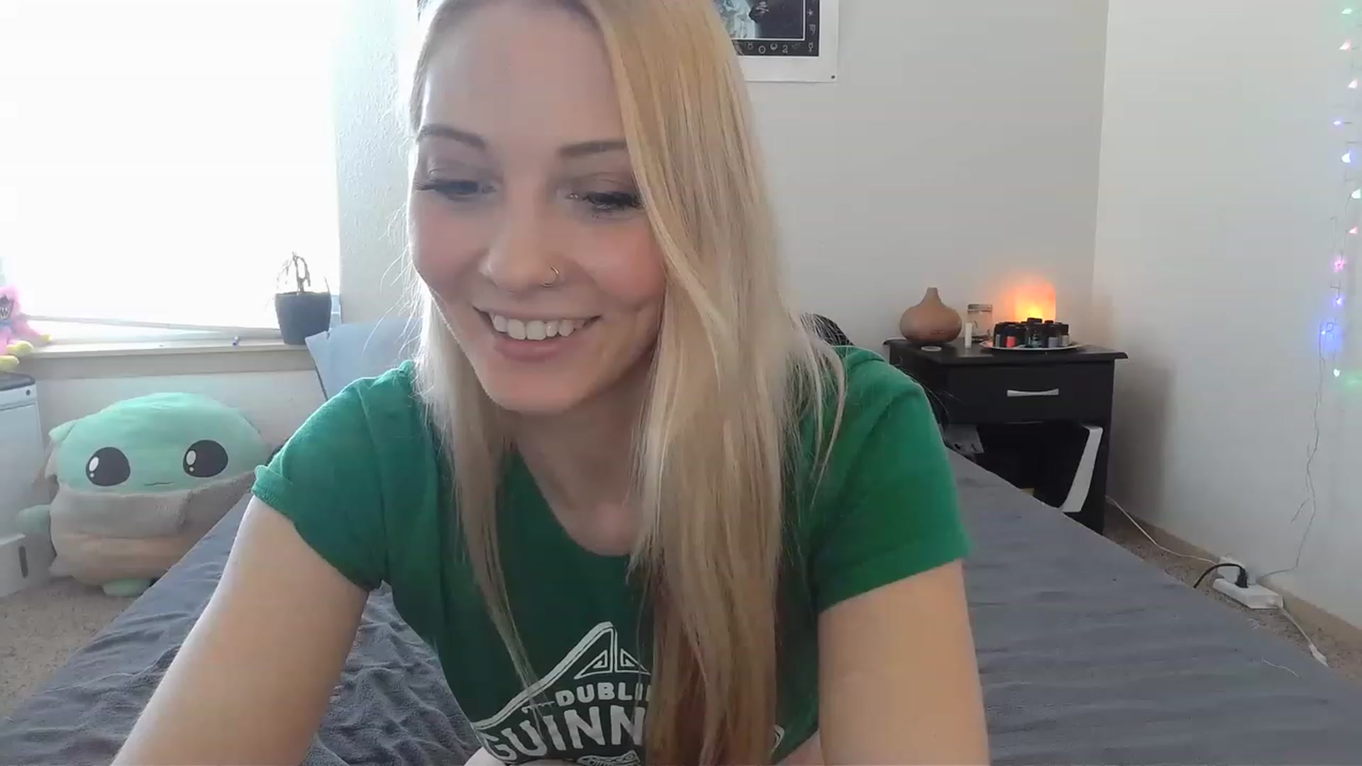 Gallery image thumbnail from Leeleigh1's myfreecams stream on, 03/17/2023, 19:24 image 13 of 20