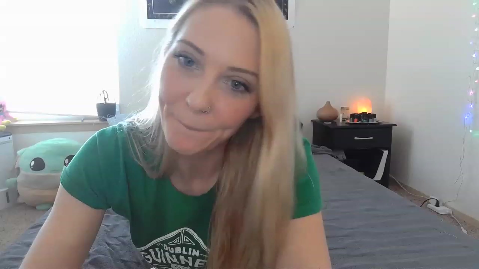 Gallery image thumbnail from Leeleigh1's myfreecams stream on, 03/17/2023, 19:24 image 11 of 20