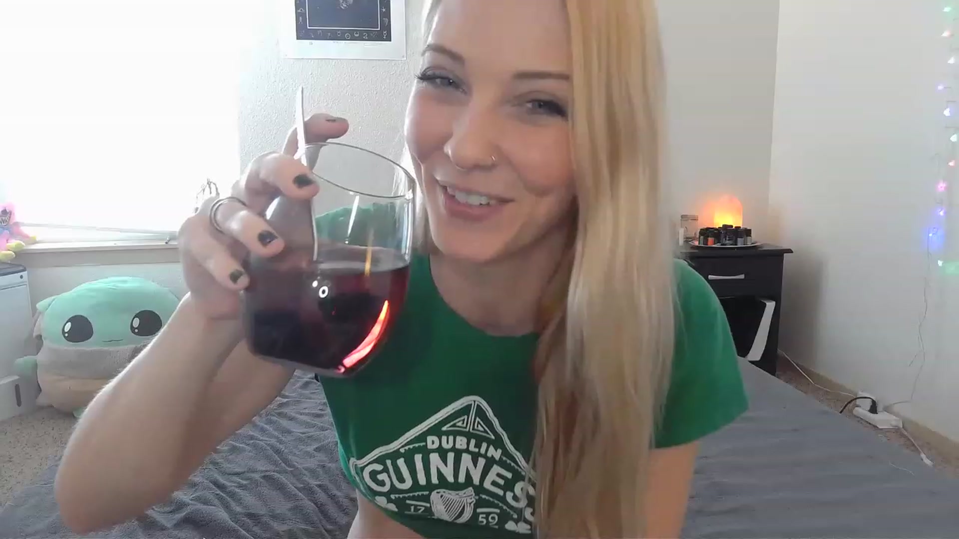 Gallery image thumbnail from Leeleigh1's myfreecams stream on, 03/17/2023, 19:24 image 7 of 20