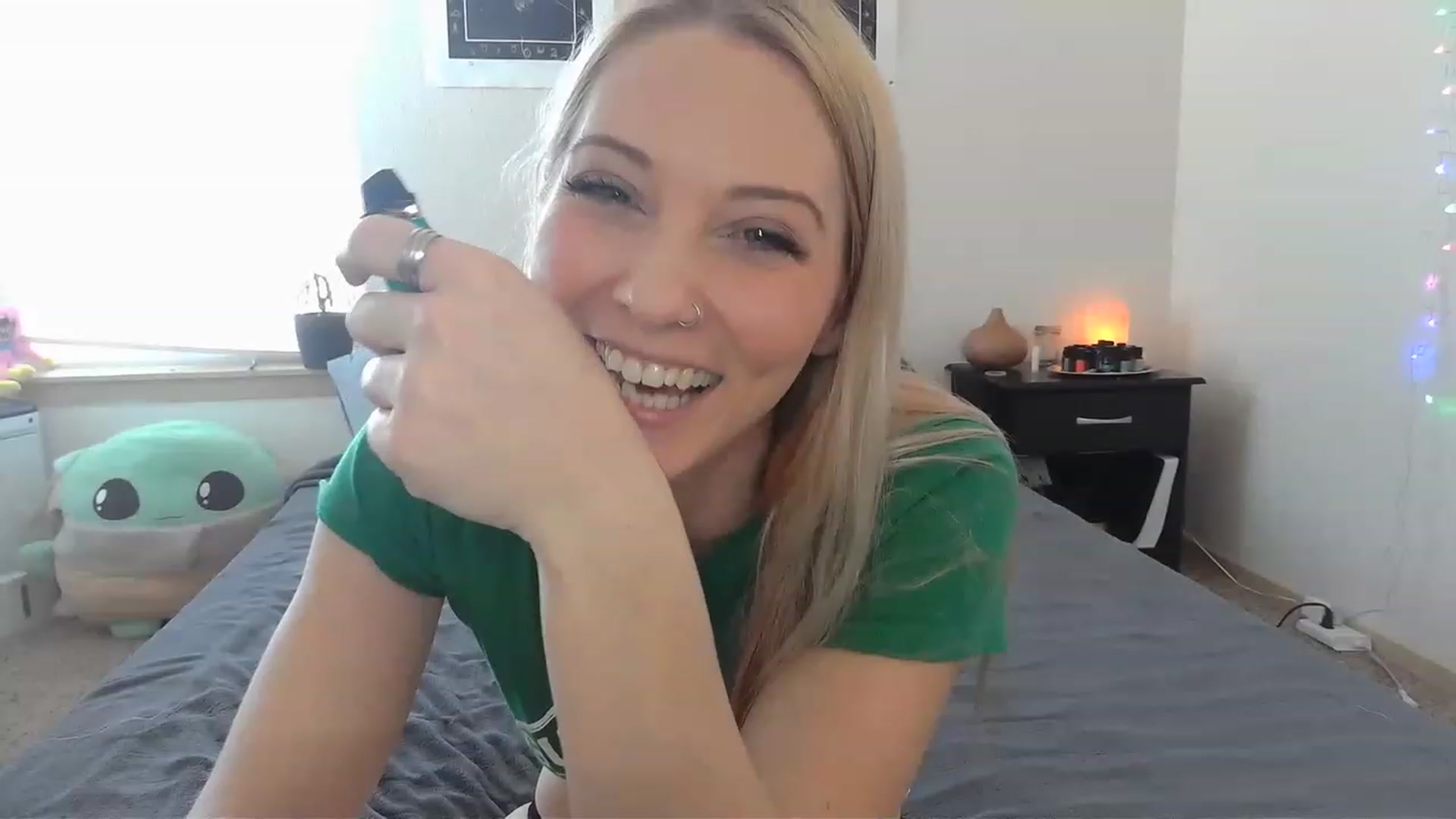 Gallery image thumbnail from Leeleigh1's myfreecams stream on, 03/17/2023, 19:24 image 5 of 20