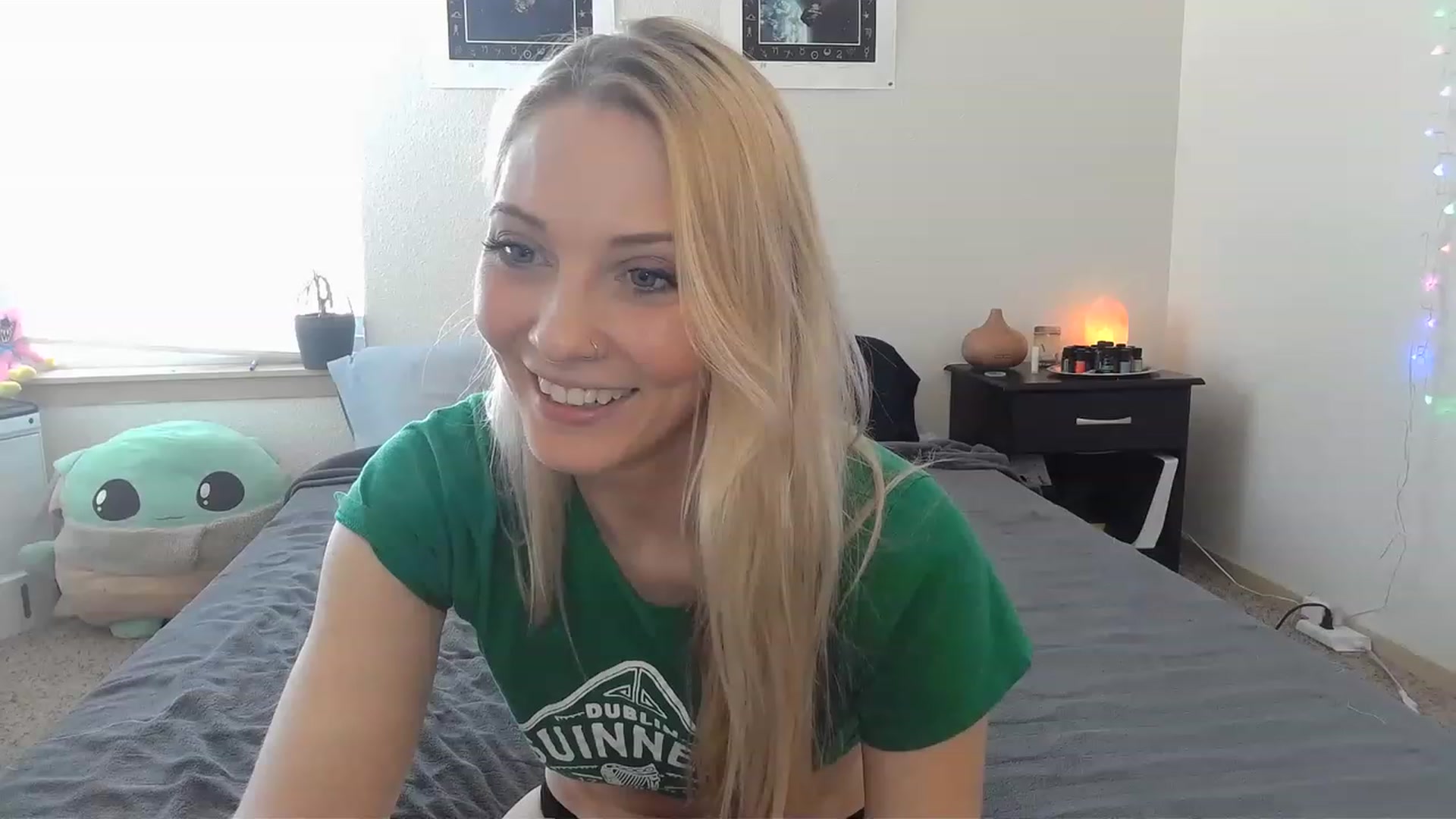 Gallery image thumbnail from Leeleigh1's myfreecams stream on, 03/17/2023, 19:24 image 12 of 20