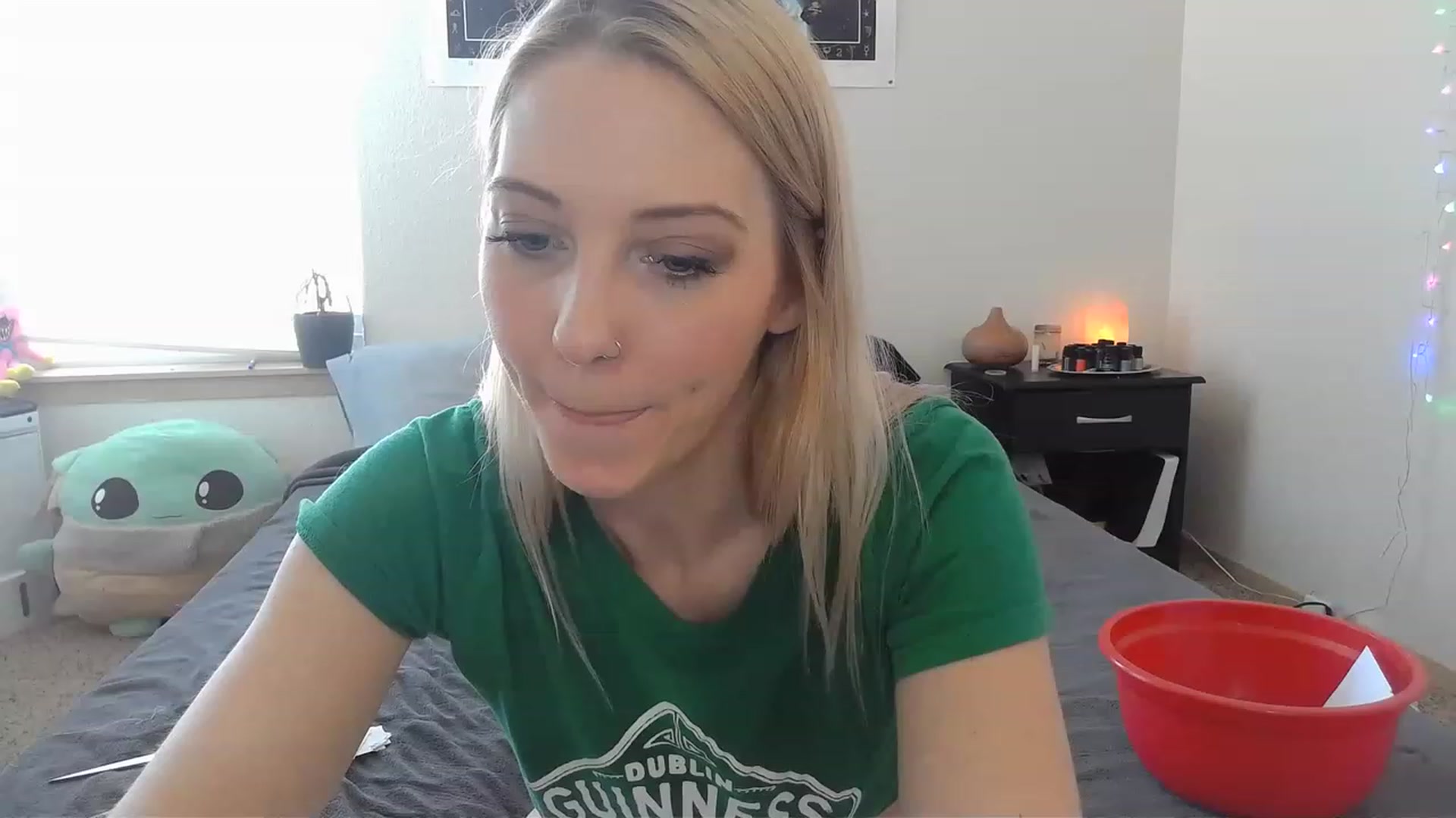 Gallery image thumbnail from Leeleigh1's myfreecams stream on, 03/17/2023, 20:06 image 2 of 20