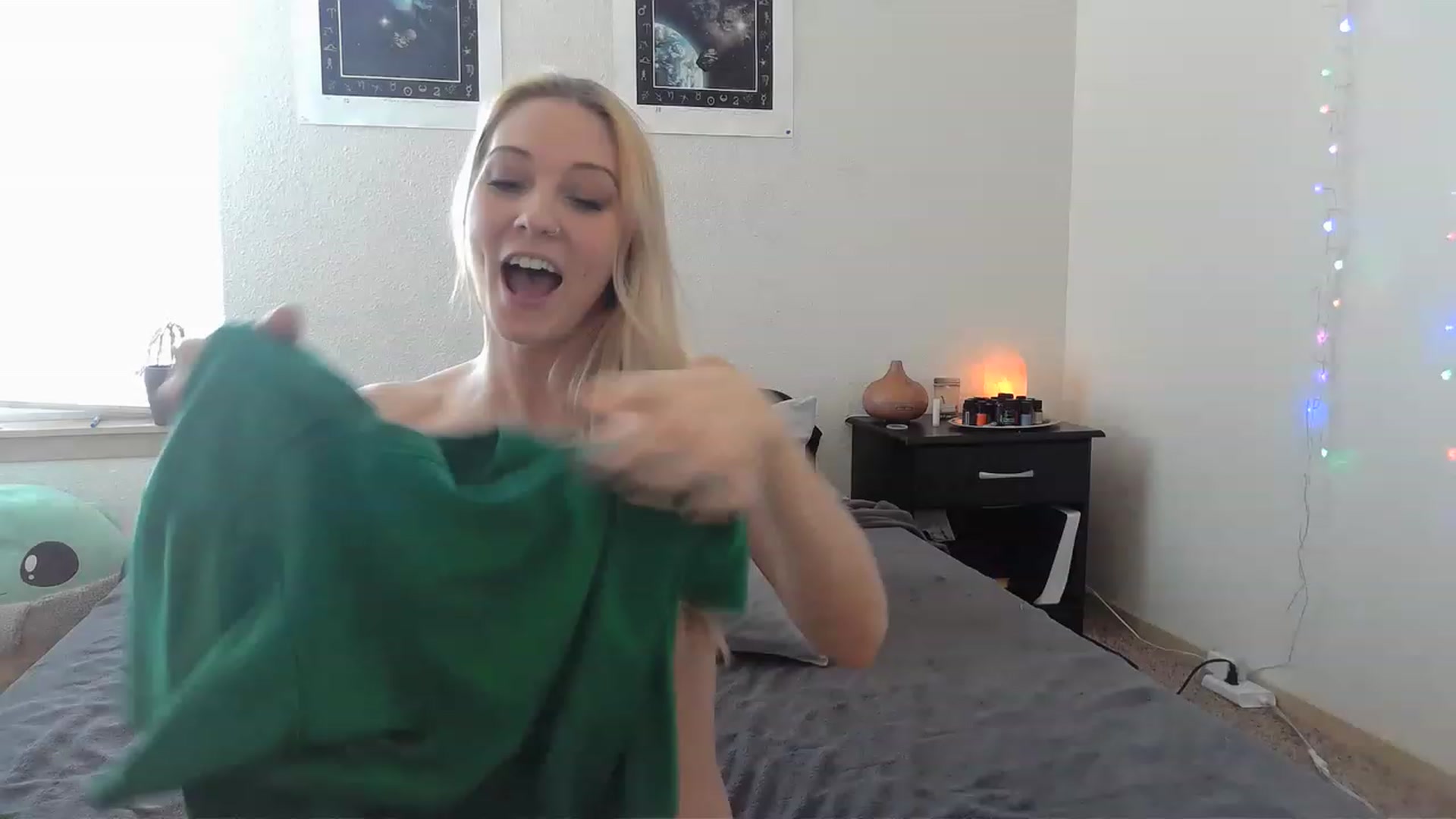 Gallery image thumbnail from Leeleigh1's myfreecams stream on, 03/17/2023, 20:59 image 19 of 20