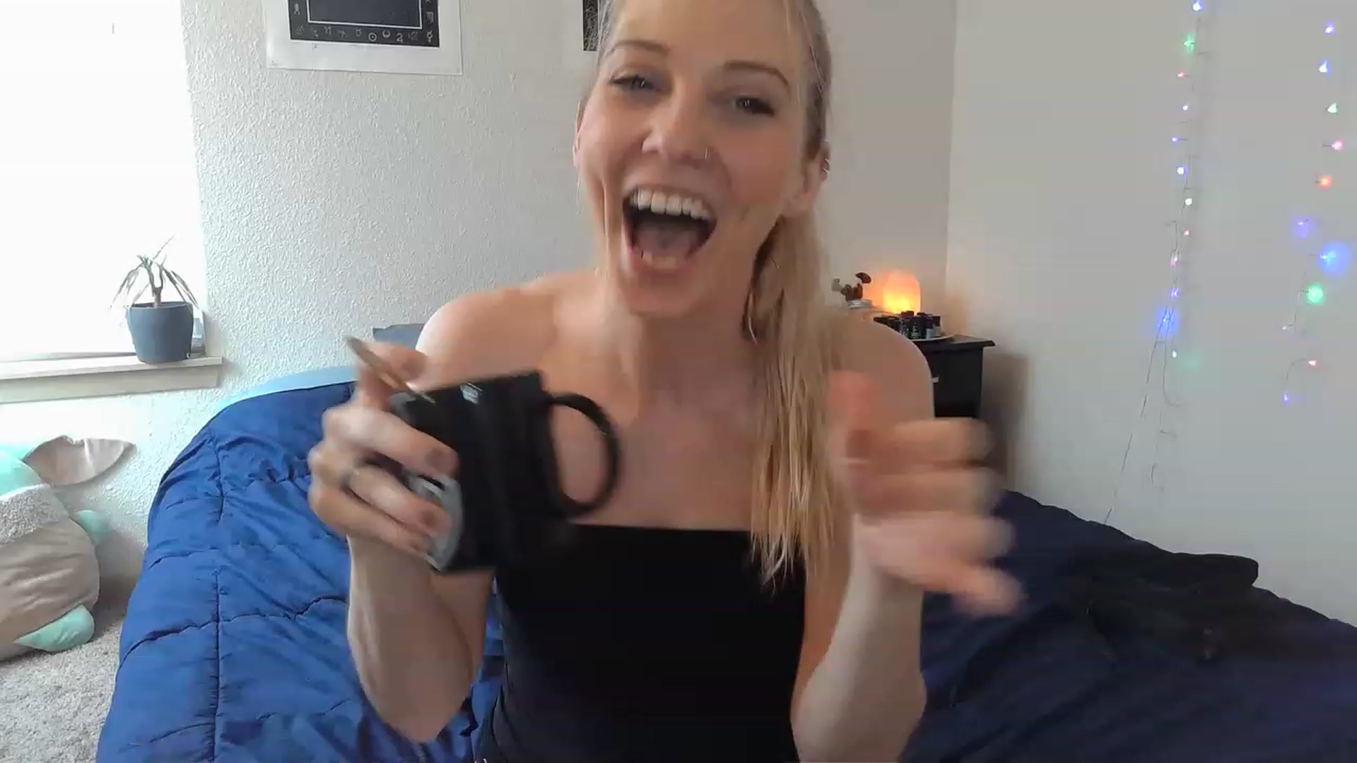 Gallery image thumbnail from Leeleigh1's myfreecams stream on, 04/02/2023, 21:58 image 1 of 20