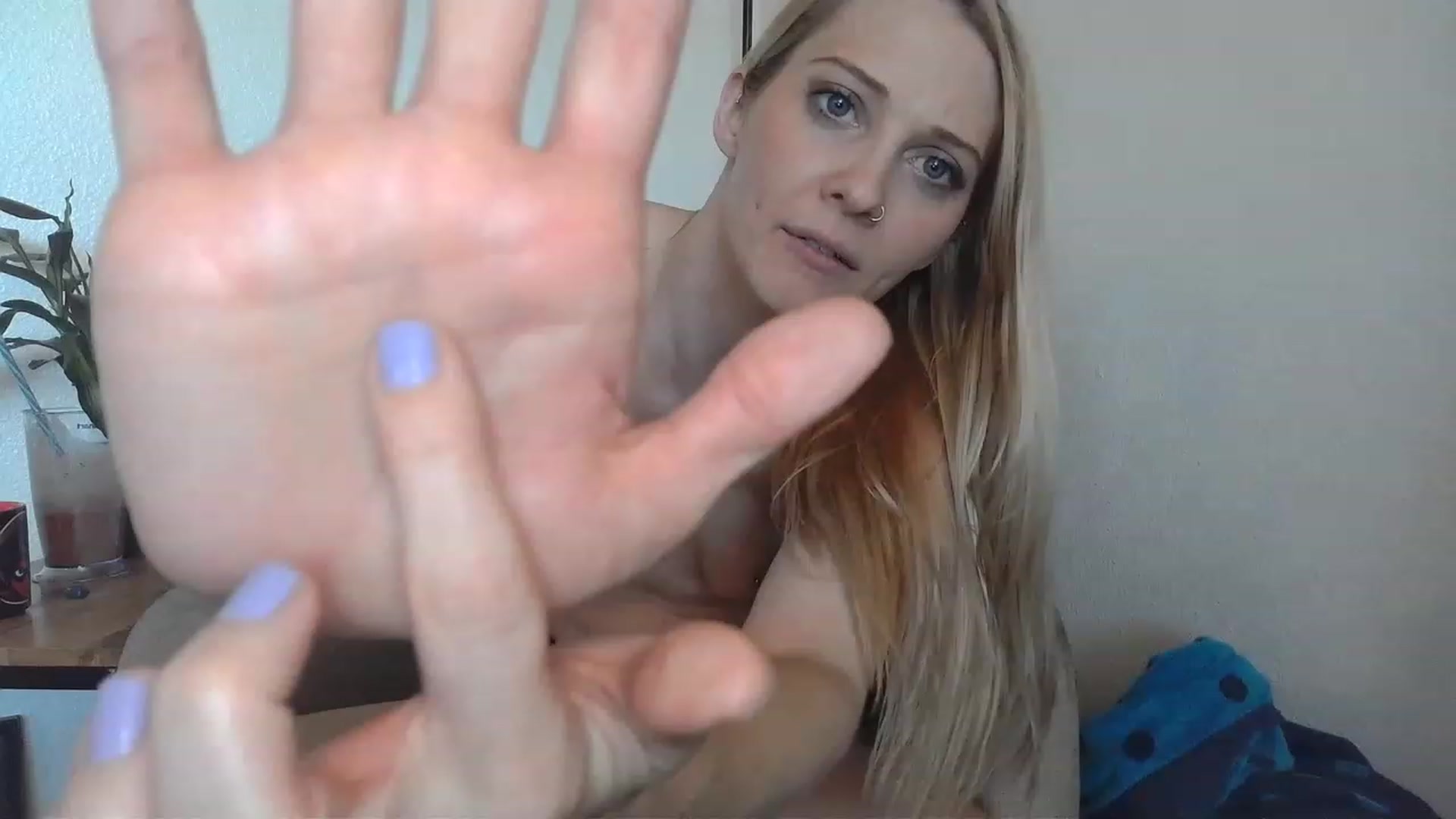 Gallery image thumbnail from Leeleigh1's myfreecams stream on, 04/05/2023, 02:08 image 10 of 20