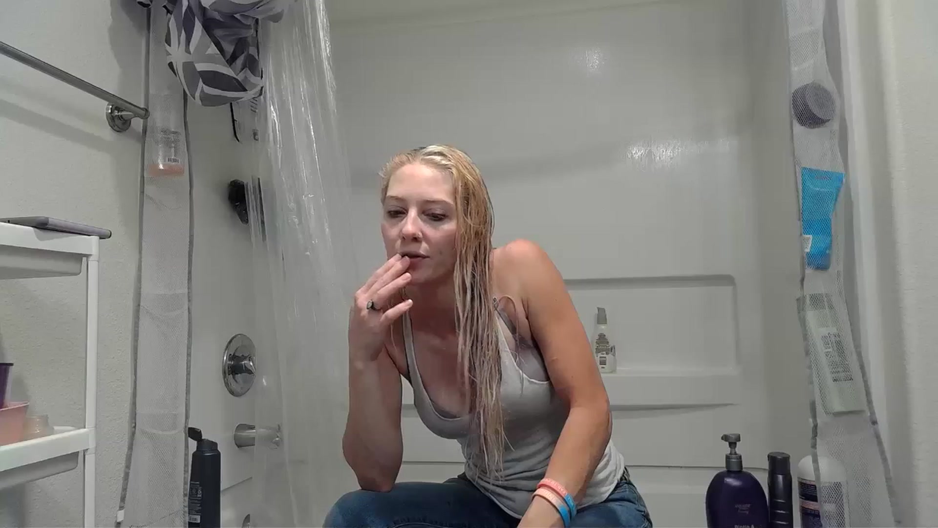 Gallery image thumbnail from Leeleigh1's myfreecams stream on, 09/18/2023, 21:54 image 8 of 20