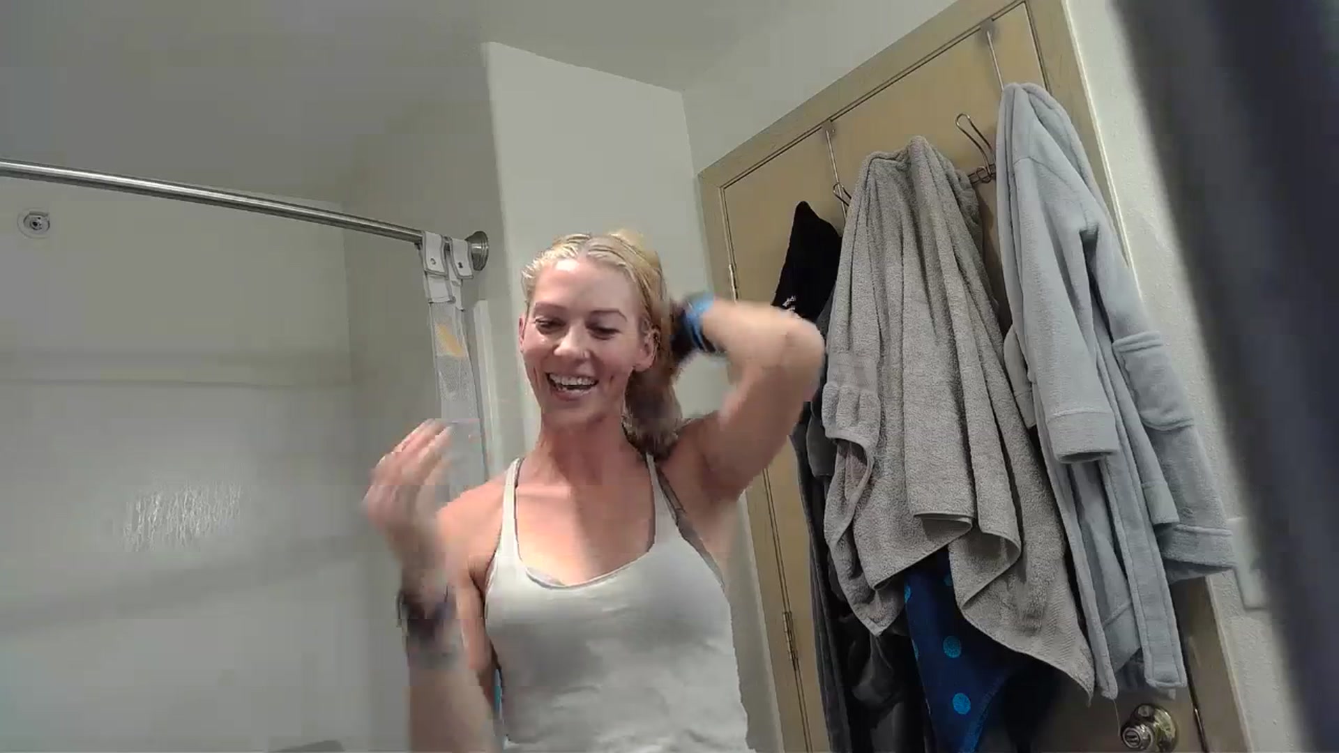 Gallery image thumbnail from Leeleigh1's myfreecams stream on, 09/18/2023, 21:54 image 10 of 20