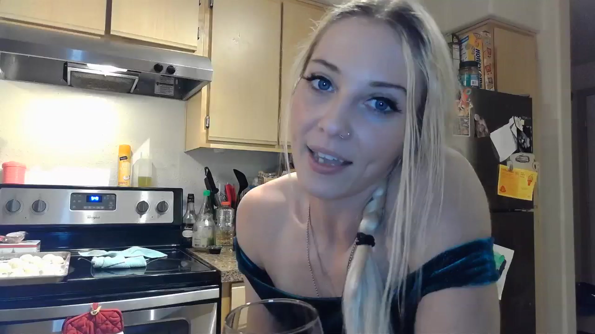 Gallery image thumbnail from Leeleigh1's myfreecams stream on, 11/26/2023, 02:17 image 15 of 20