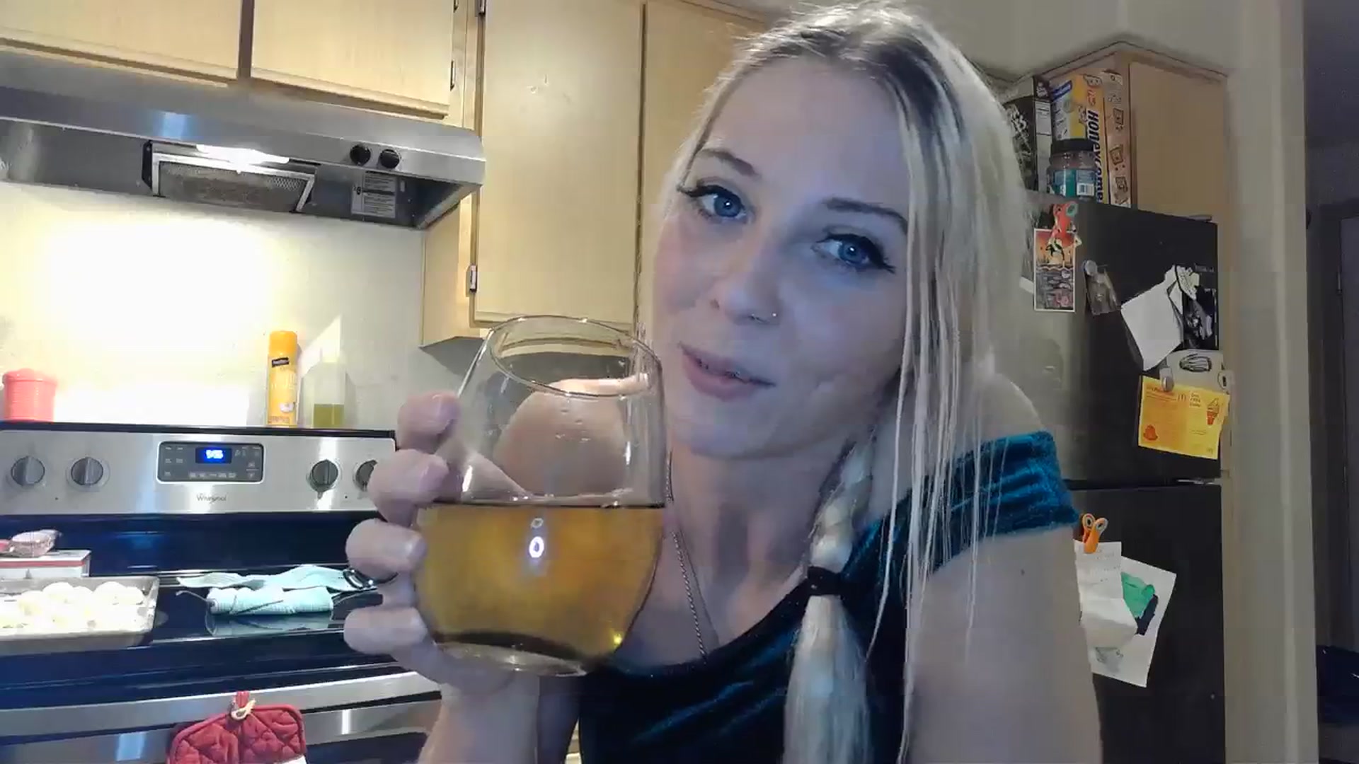 Gallery image thumbnail from Leeleigh1's myfreecams stream on, 11/26/2023, 02:17 image 17 of 20
