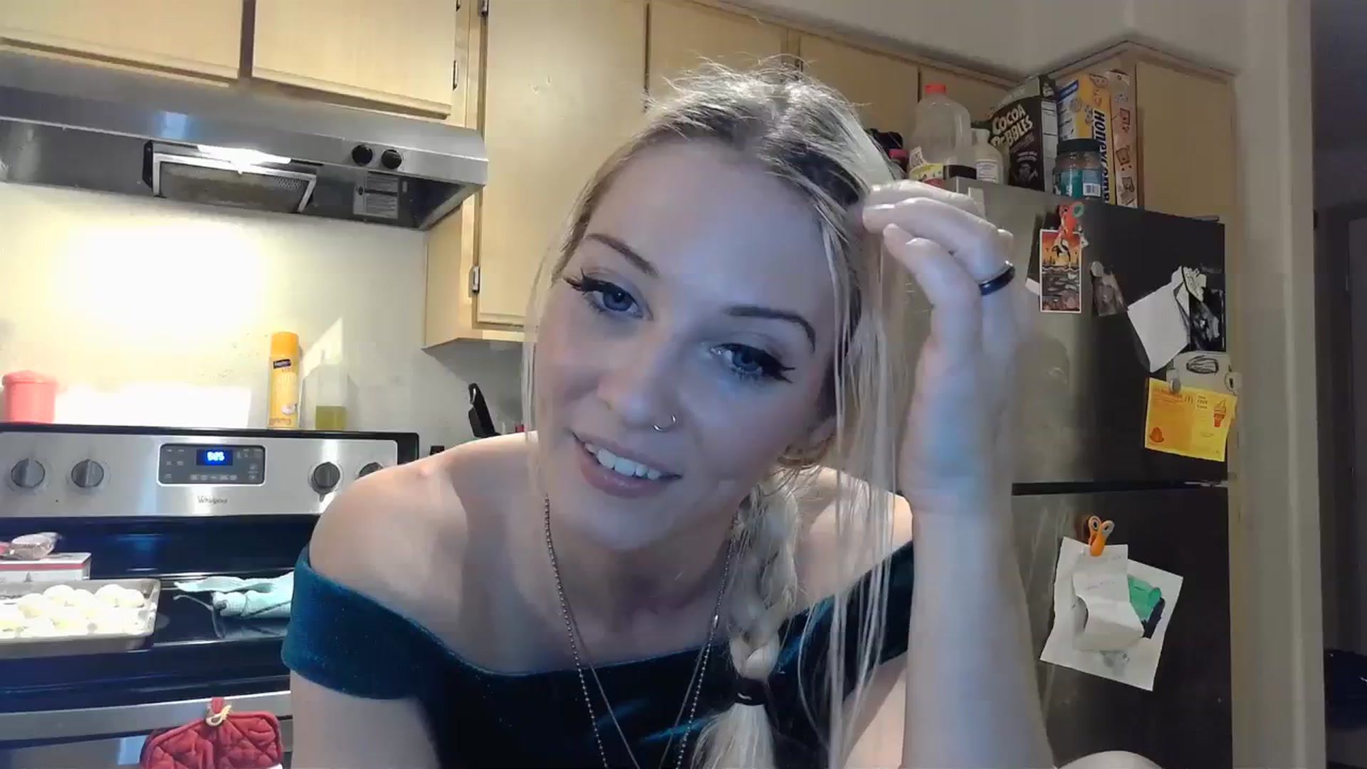Gallery image thumbnail from Leeleigh1's myfreecams stream on, 11/26/2023, 02:17 image 9 of 20
