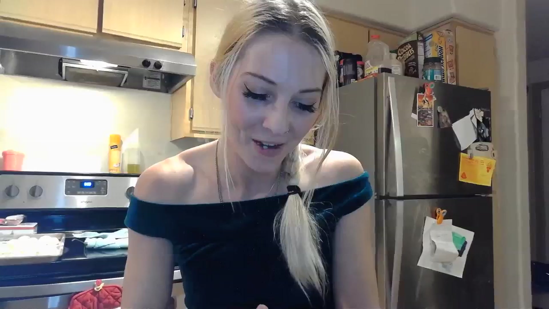 Gallery image thumbnail from Leeleigh1's myfreecams stream on, 11/26/2023, 02:17 image 18 of 20