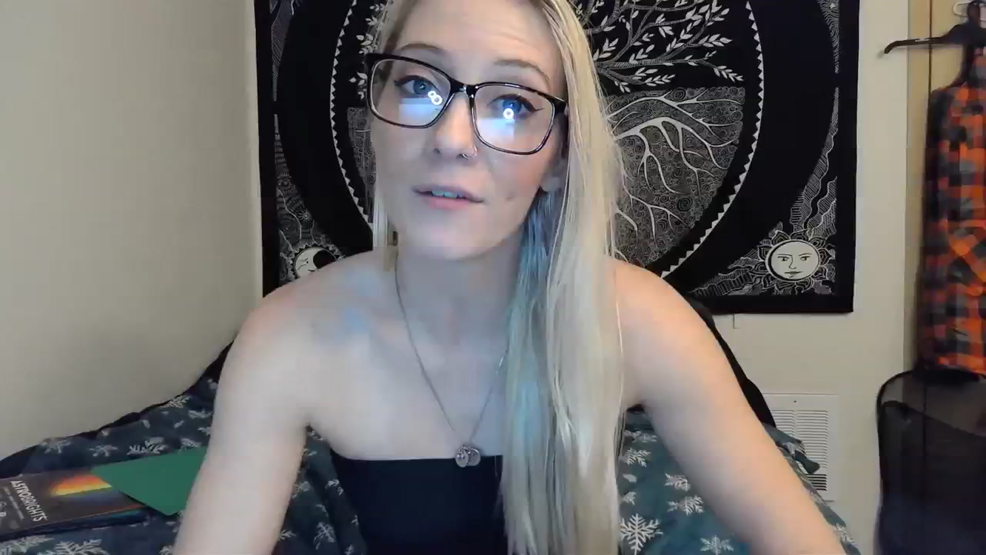 Gallery image thumbnail from Leeleigh1's myfreecams stream on, 11/30/2023, 01:15 image 1 of 20