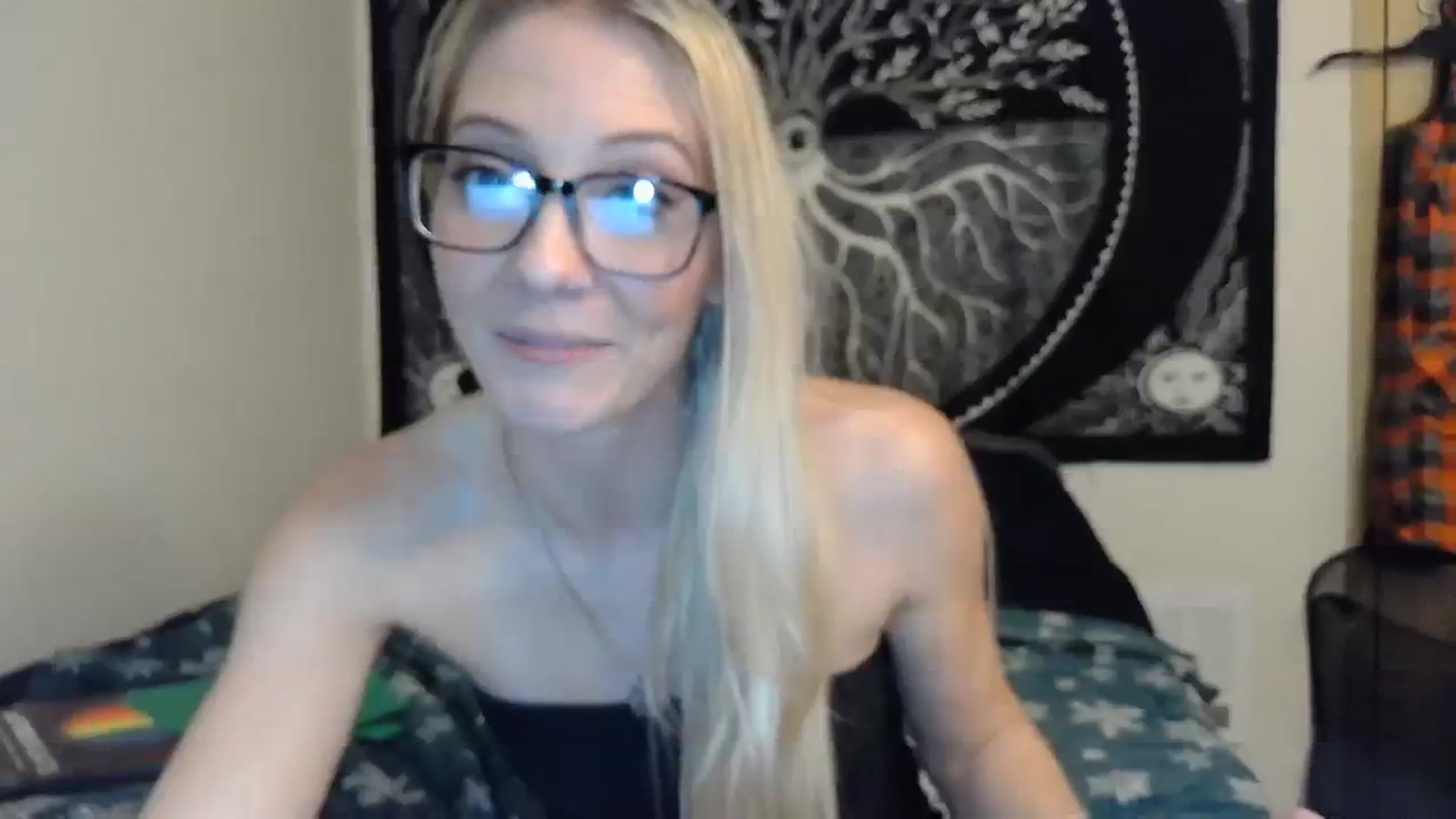 Gallery image thumbnail from Leeleigh1's myfreecams stream on, 11/30/2023, 01:15 image 11 of 20