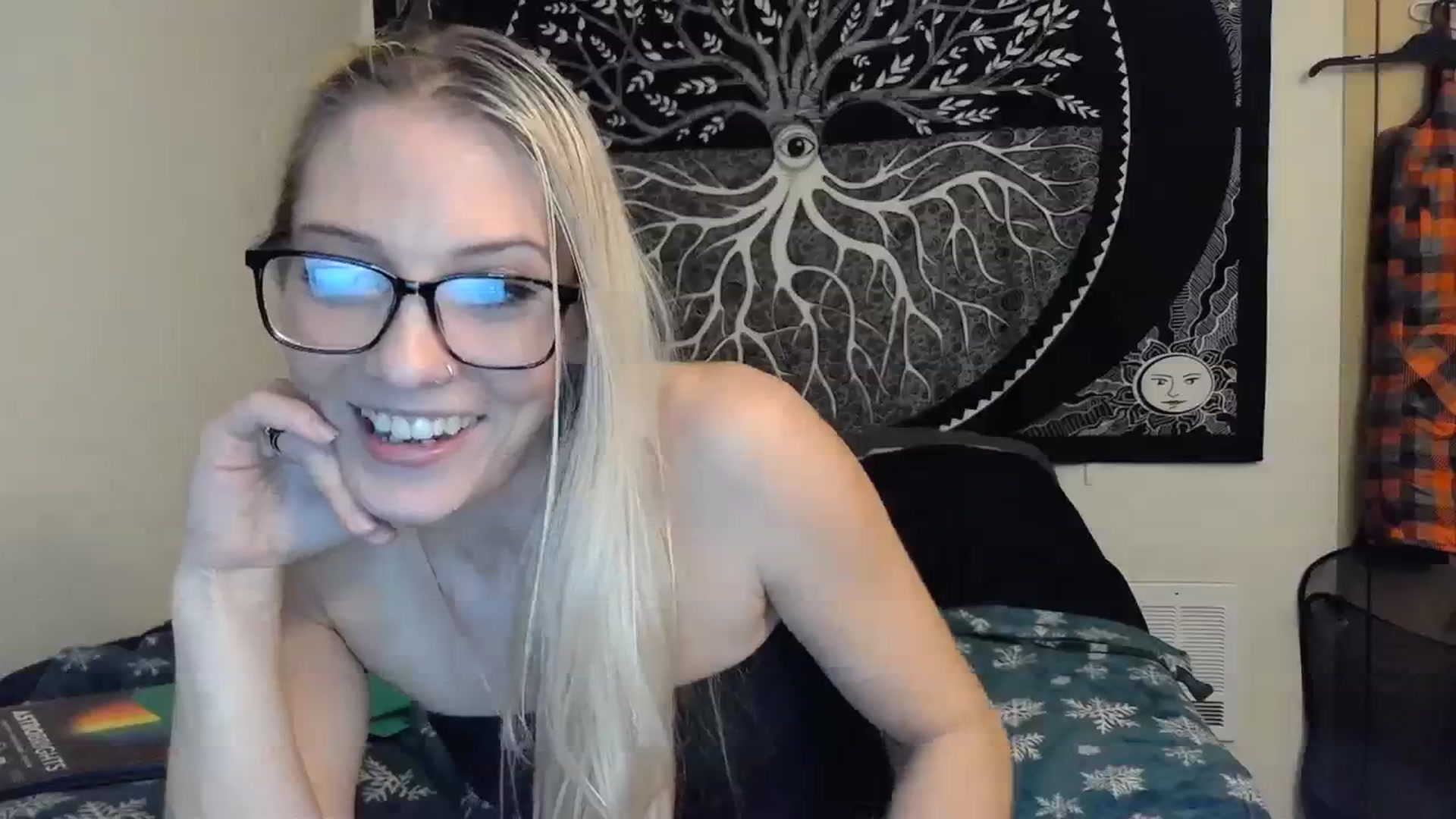 Gallery image thumbnail from Leeleigh1's myfreecams stream on, 11/30/2023, 01:15 image 13 of 20