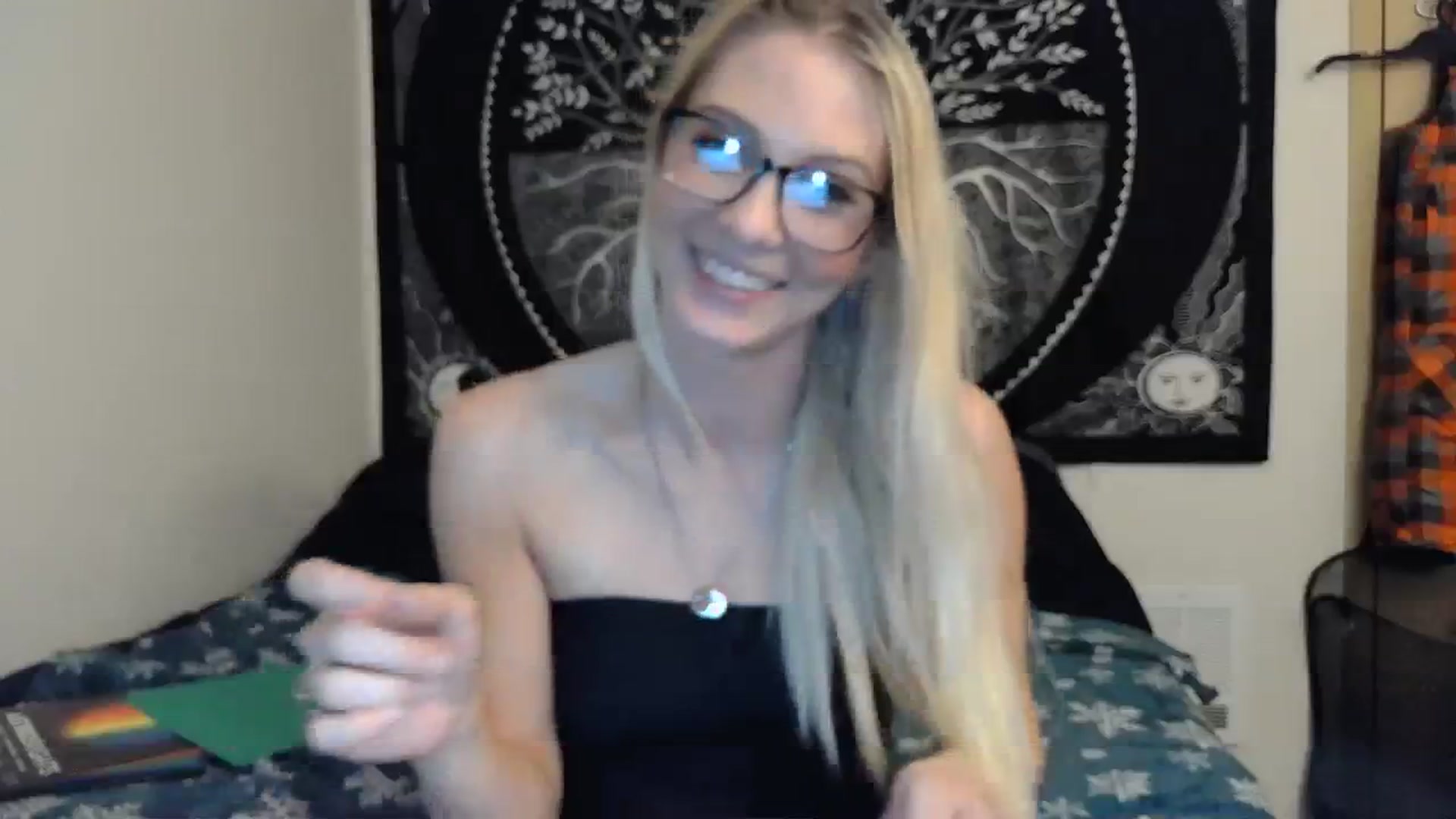 Gallery image thumbnail from Leeleigh1's myfreecams stream on, 11/30/2023, 01:15 image 4 of 20