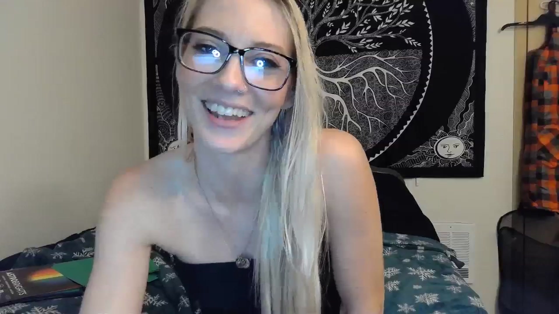 Gallery image thumbnail from Leeleigh1's myfreecams stream on, 11/30/2023, 01:15 image 2 of 20