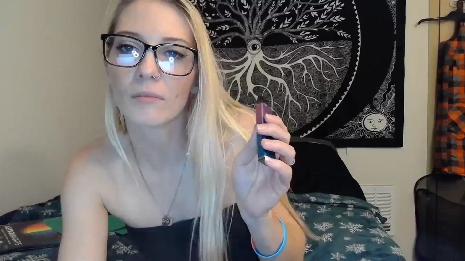 Gallery image thumbnail from Leeleigh1's myfreecams stream on, 11/30/2023, 01:15 image 7 of 20