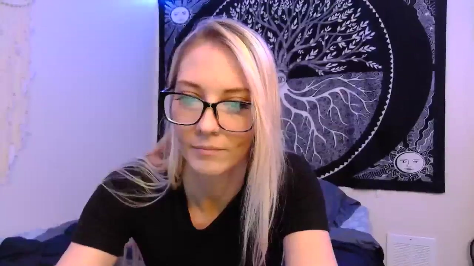 Gallery image thumbnail from Leeleigh1's myfreecams stream on, 01/05/2024, 02:50 image 12 of 20