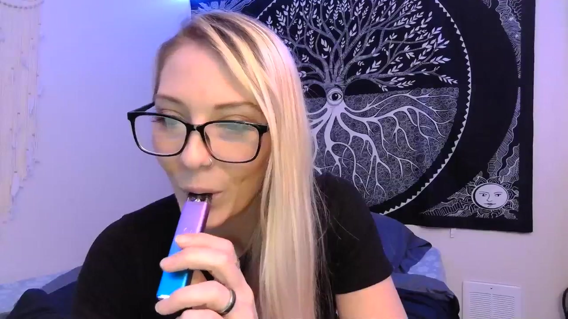 Gallery image thumbnail from Leeleigh1's myfreecams stream on, 01/05/2024, 02:50 image 17 of 20