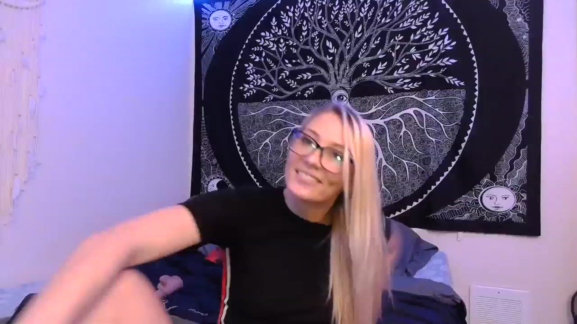 Gallery image thumbnail from Leeleigh1's myfreecams stream on, 01/05/2024, 02:50 image 18 of 20
