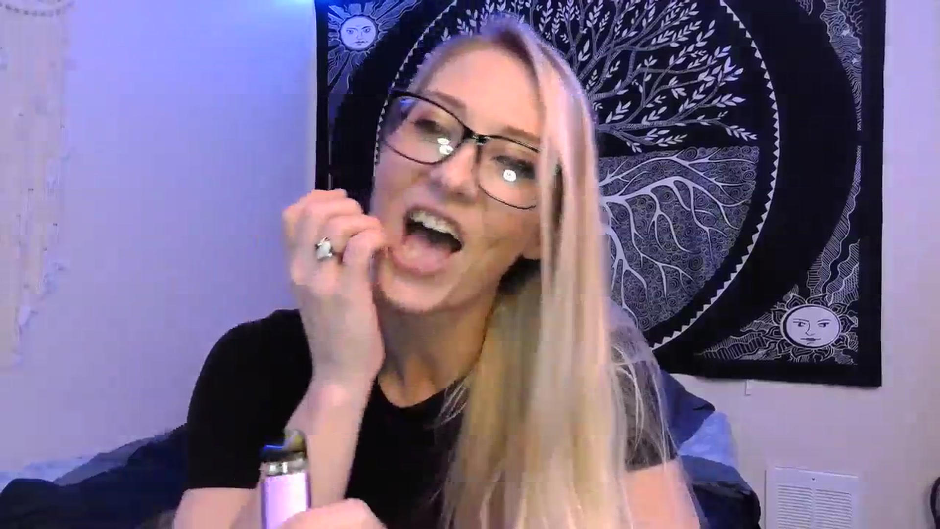 Gallery image thumbnail from Leeleigh1's myfreecams stream on, 01/05/2024, 02:50 image 14 of 20