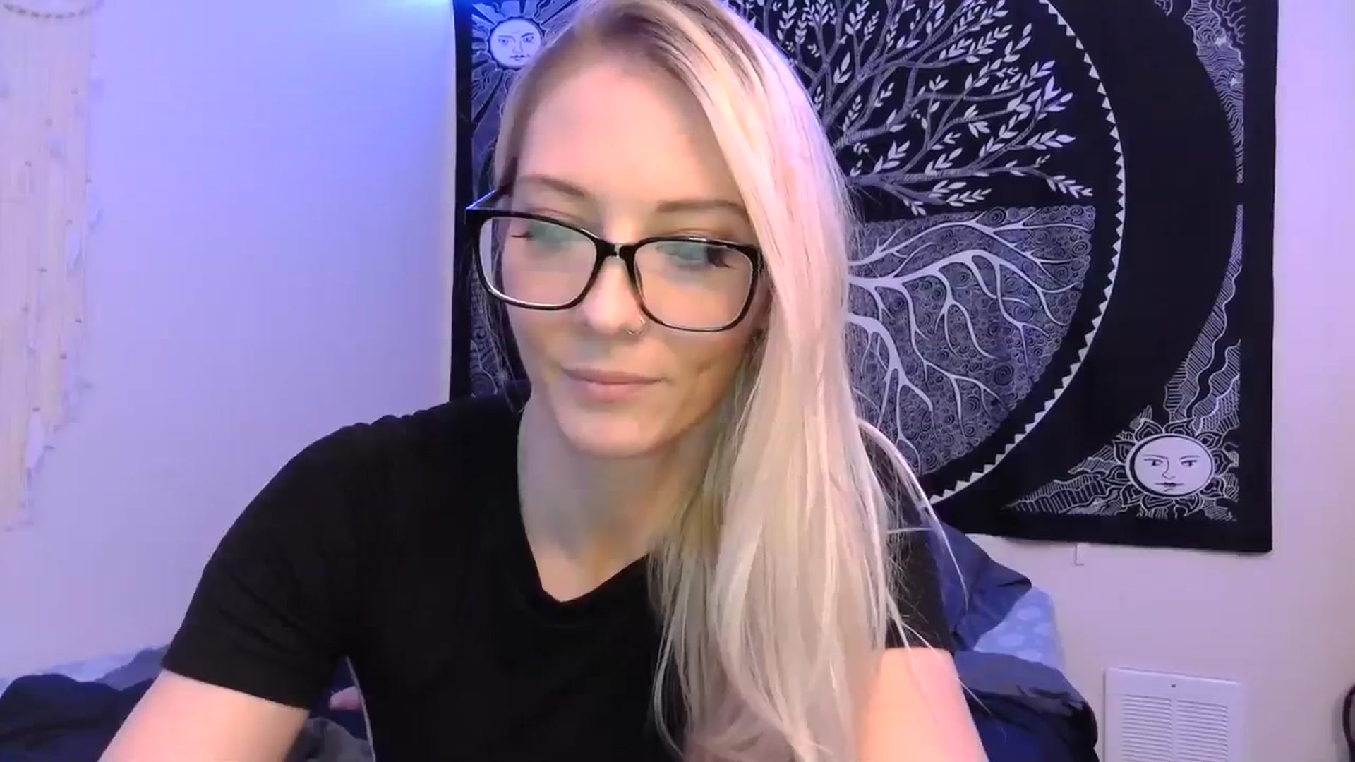 Gallery image thumbnail from Leeleigh1's myfreecams stream on, 01/05/2024, 02:50 image 10 of 20