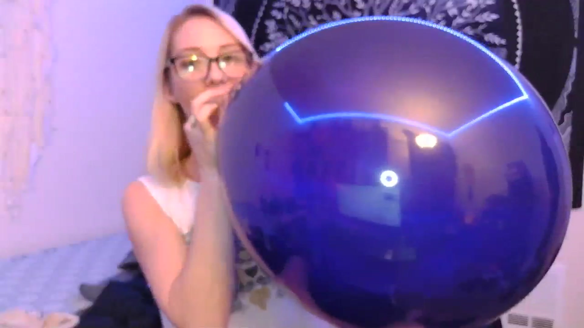 Gallery image thumbnail from Leeleigh1's myfreecams stream on, 01/05/2024, 05:08 image 6 of 20