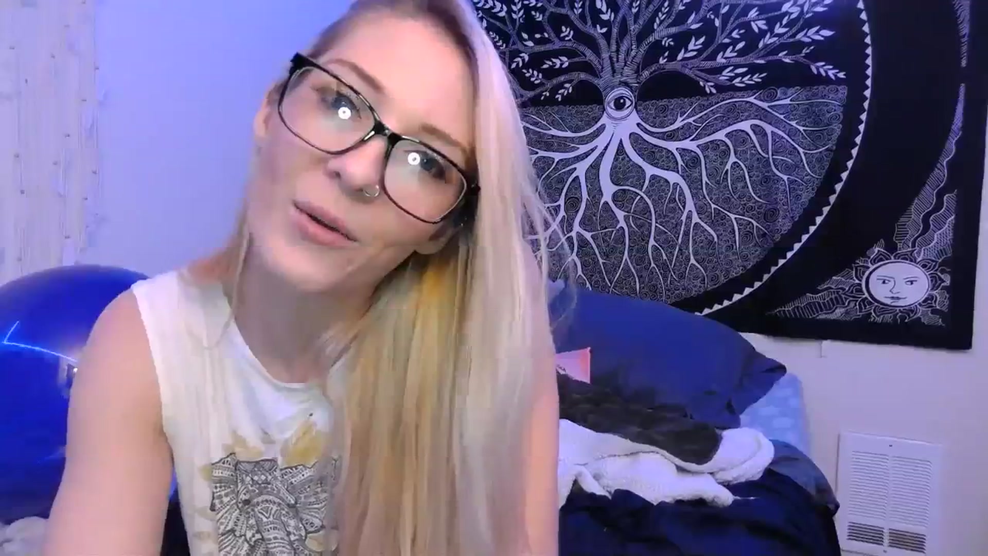 Gallery image thumbnail from Leeleigh1's myfreecams stream on, 01/05/2024, 05:08 image 8 of 20