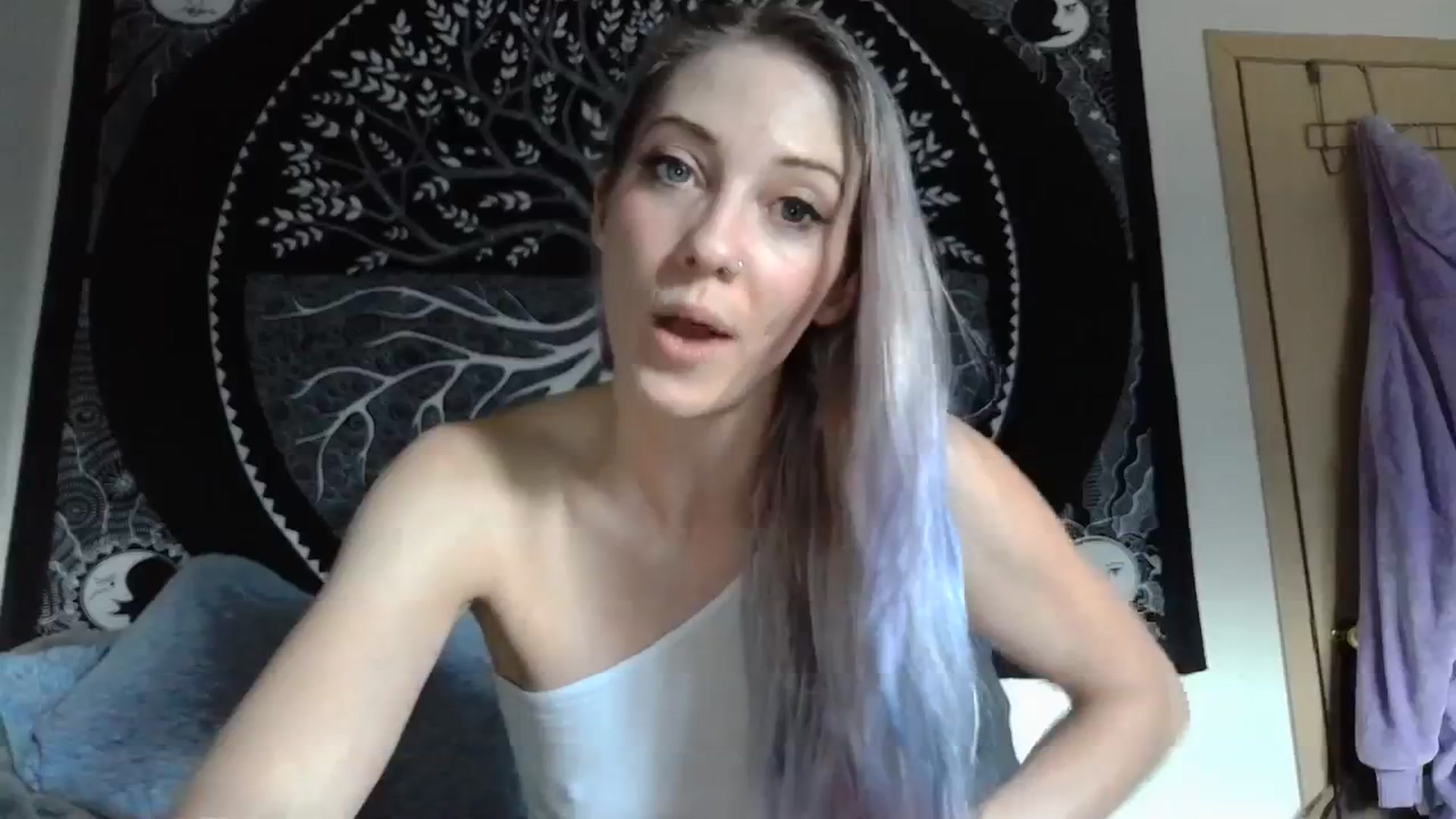 Gallery image thumbnail from Leeleigh1's myfreecams stream on, 01/25/2024, 17:02 image 19 of 20