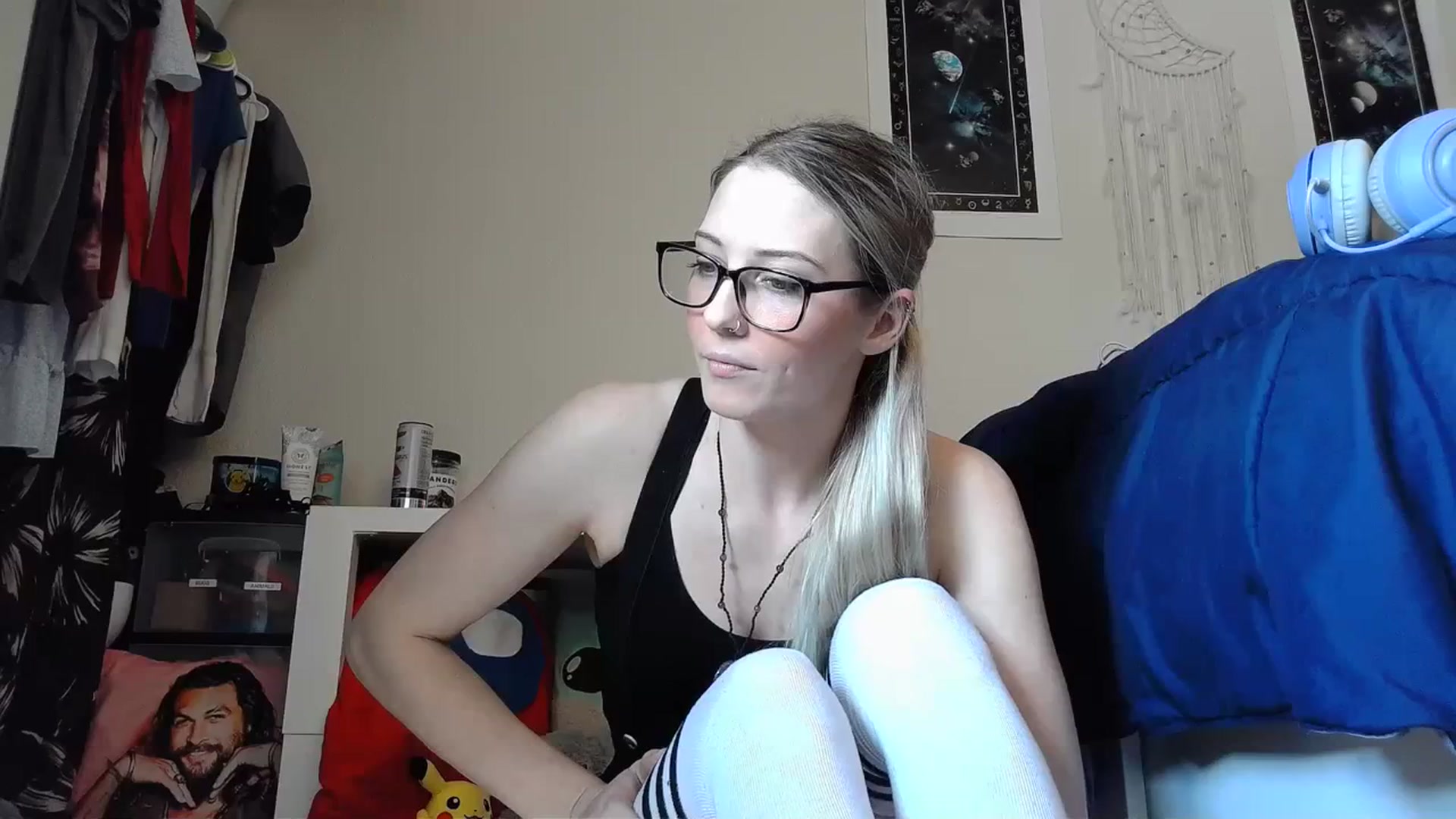 Gallery image thumbnail from Leeleigh1's myfreecams stream on, 03/13/2024, 19:31 image 16 of 20