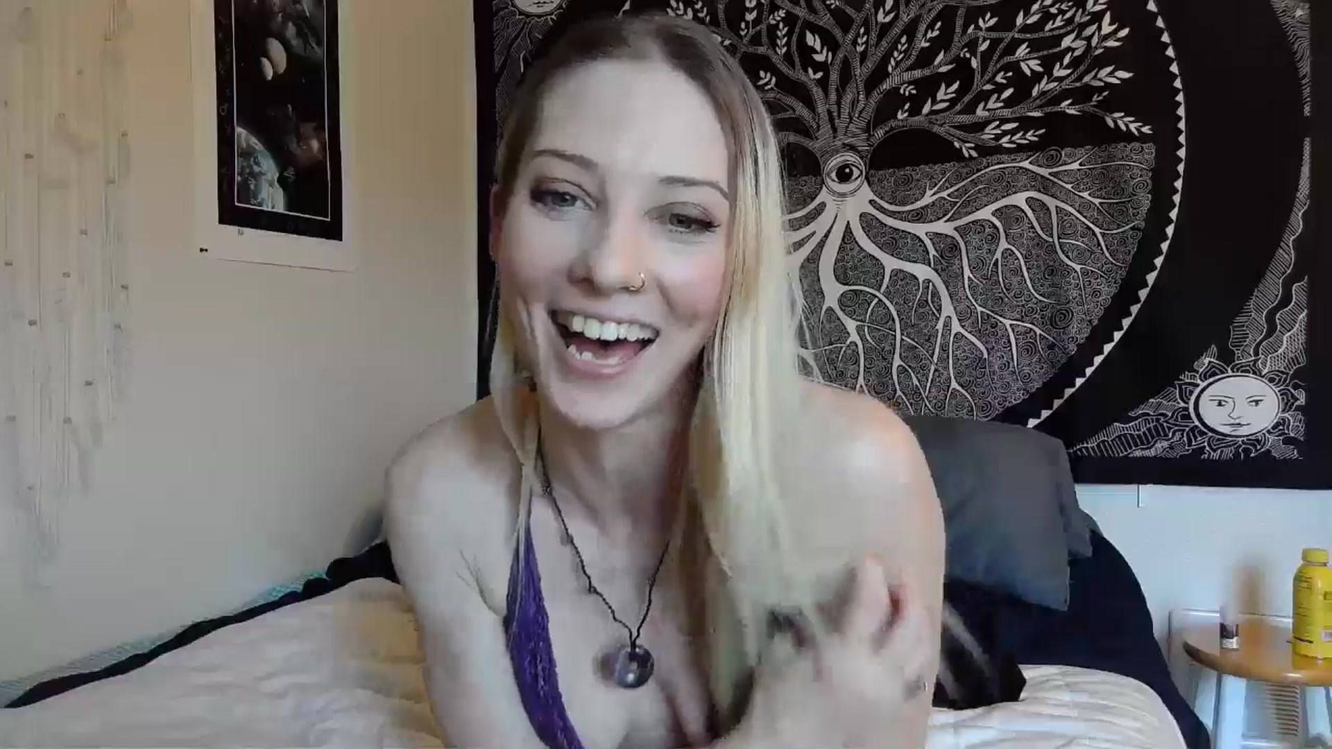 Gallery image thumbnail from Leeleigh1's myfreecams stream on, 05/08/2024, 20:50 image 11 of 20
