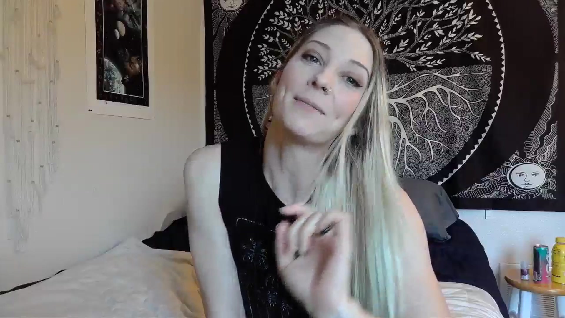 Gallery image thumbnail from Leeleigh1's myfreecams stream on, 05/08/2024, 20:50 image 2 of 20