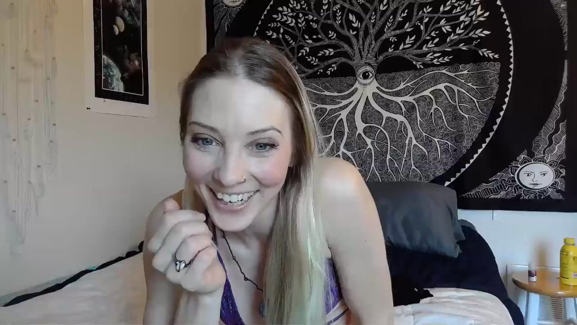 Gallery image thumbnail from Leeleigh1's myfreecams stream on, 05/08/2024, 20:50 image 8 of 20