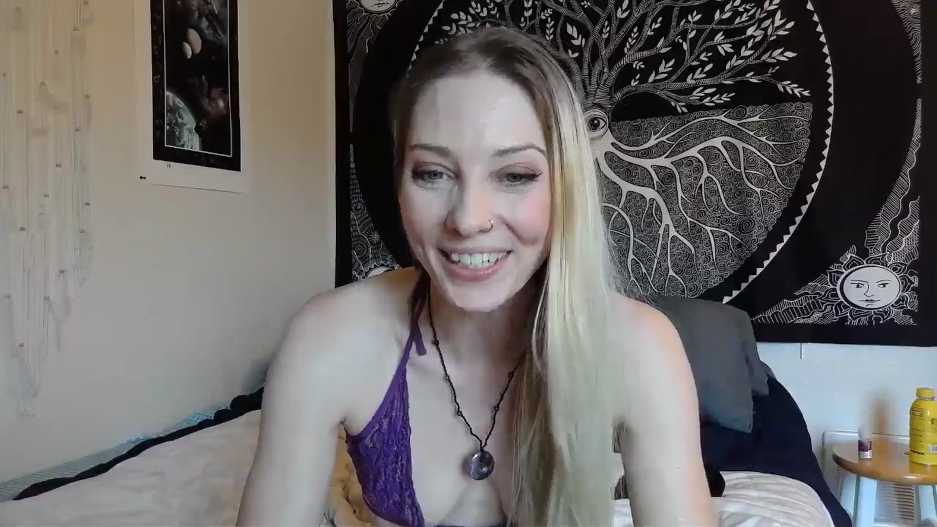 Gallery image thumbnail from Leeleigh1's myfreecams stream on, 05/08/2024, 20:50 image 13 of 20