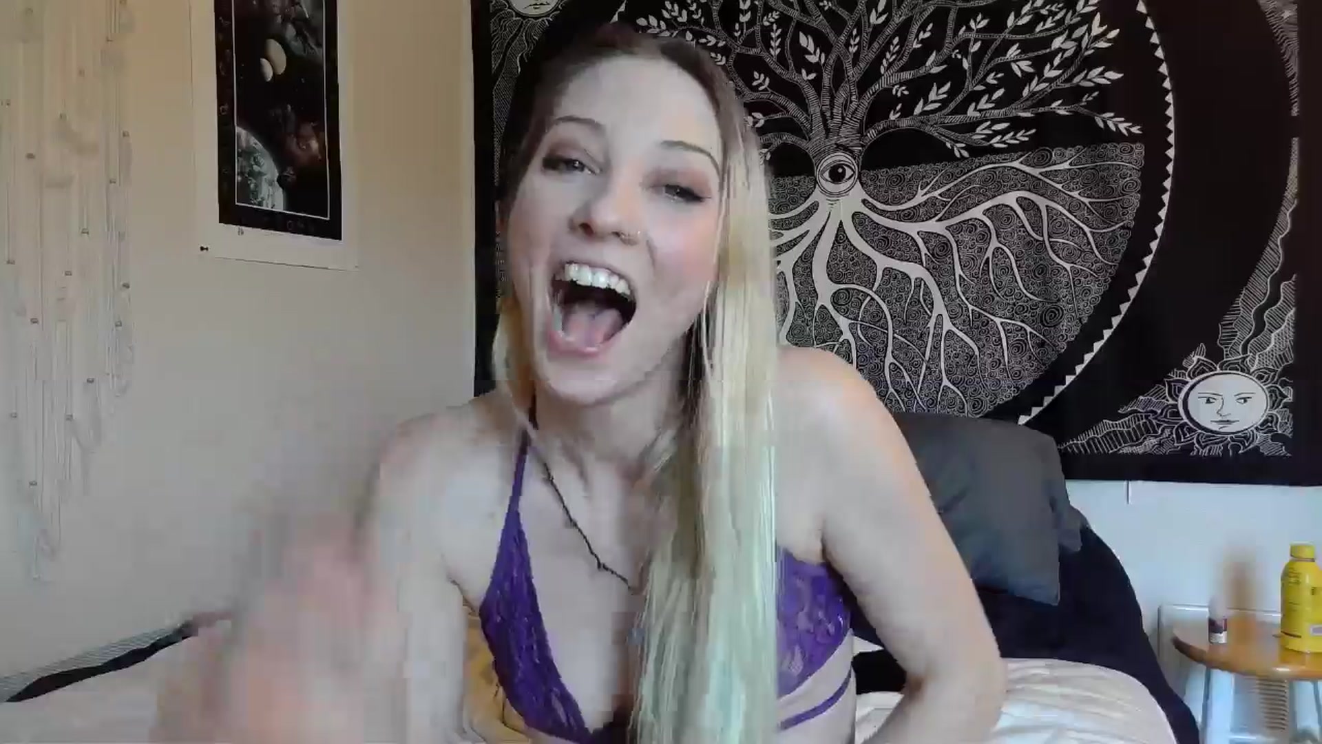 Gallery image thumbnail from Leeleigh1's myfreecams stream on, 05/08/2024, 20:50 image 9 of 20
