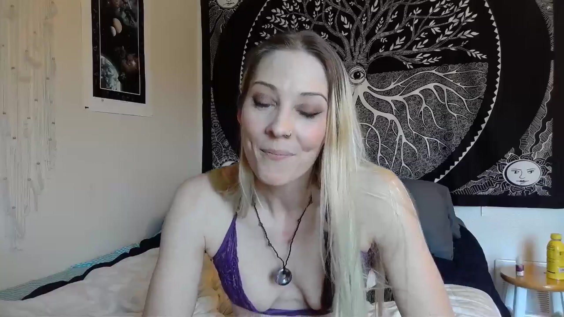 Gallery image thumbnail from Leeleigh1's myfreecams stream on, 05/08/2024, 20:50 image 16 of 20