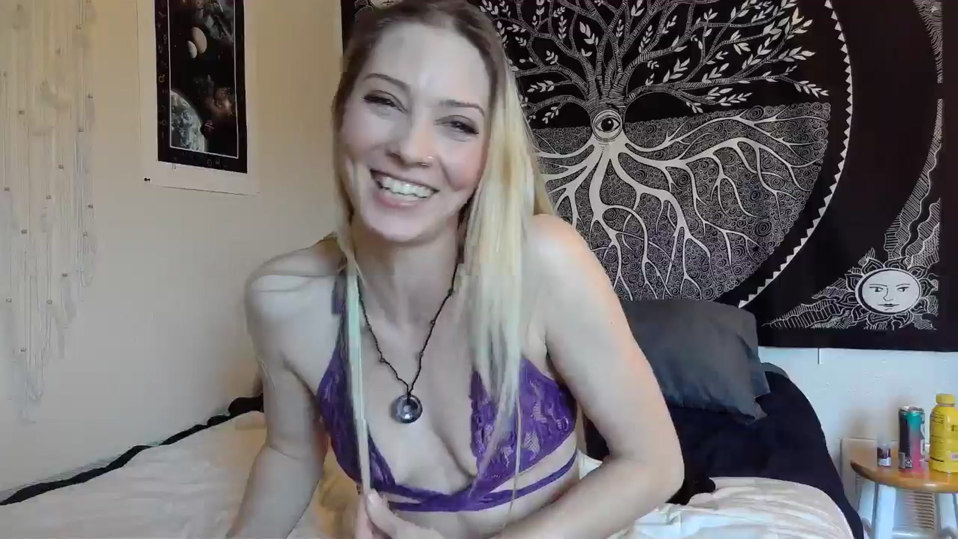 Gallery image thumbnail from Leeleigh1's myfreecams stream on, 05/08/2024, 20:50 image 6 of 20