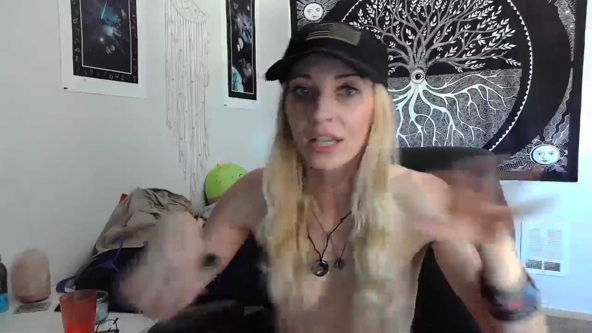 Gallery image thumbnail from Leeleigh1's myfreecams stream on, 06/23/2024, 24:57 image 17 of 20