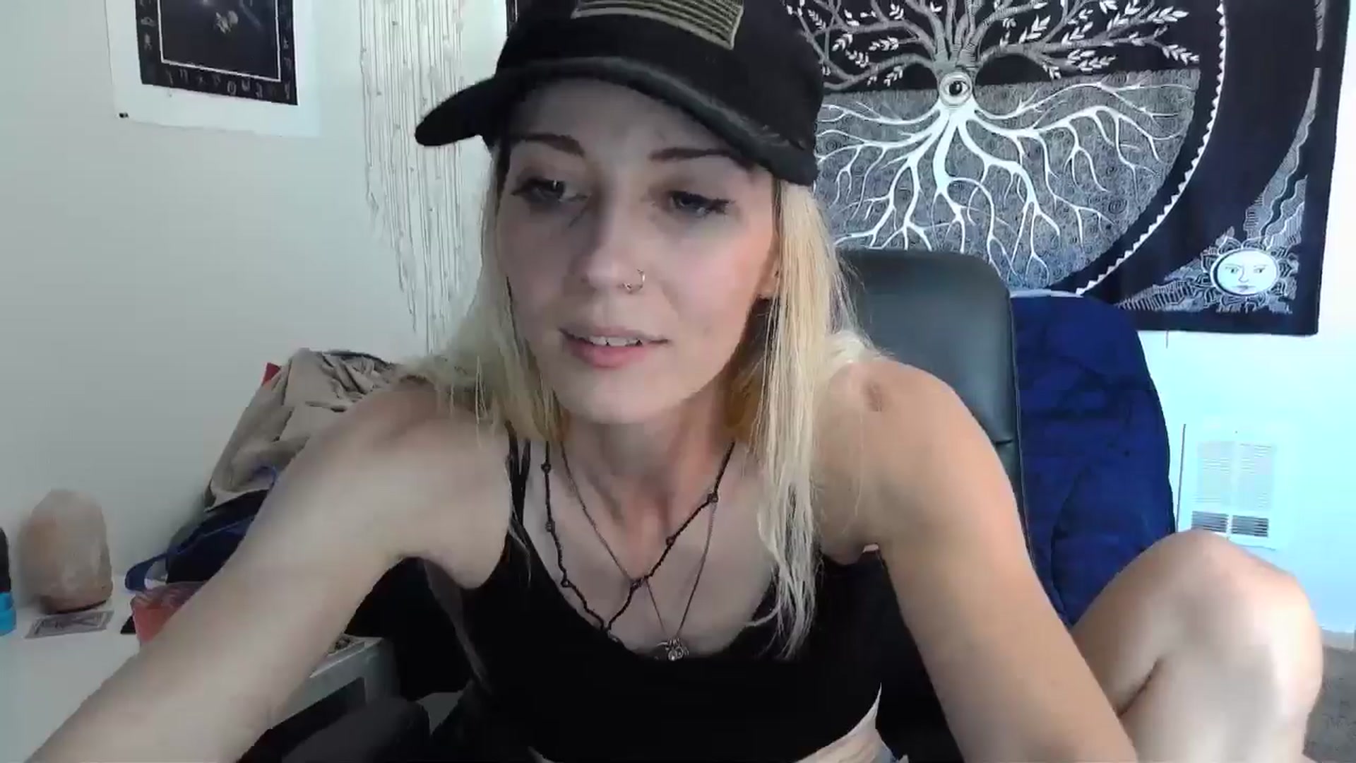 Gallery image thumbnail from Leeleigh1's myfreecams stream on, 06/23/2024, 24:57 image 20 of 20