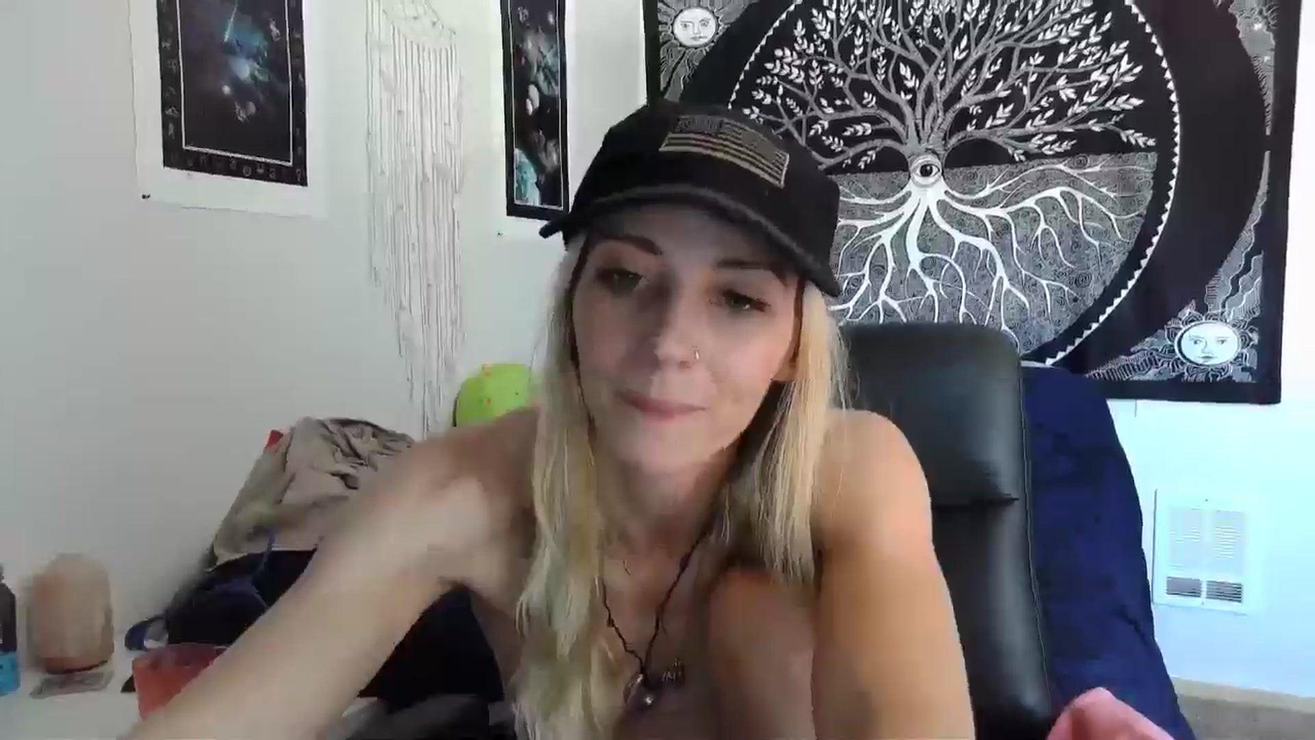 Gallery image thumbnail from Leeleigh1's myfreecams stream on, 06/23/2024, 24:57 image 14 of 20
