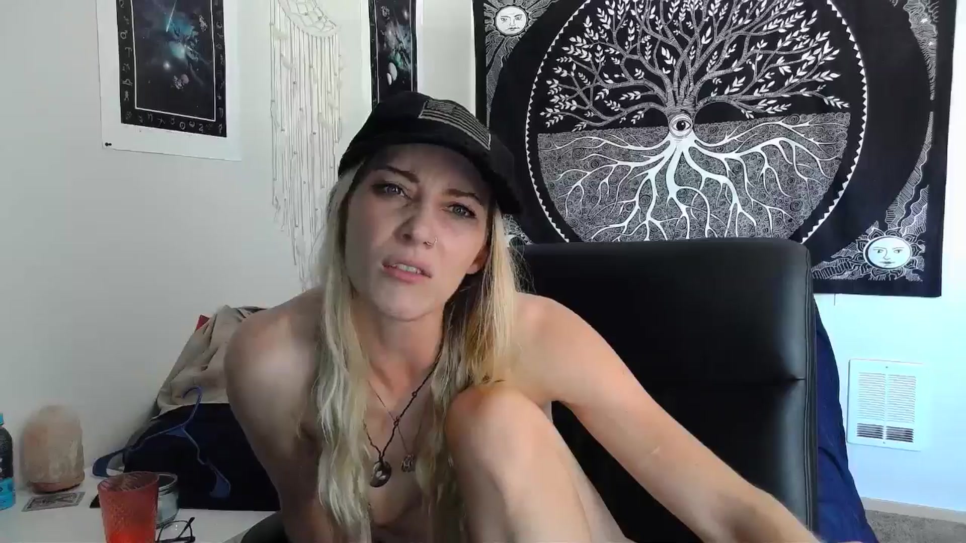 Gallery image thumbnail from Leeleigh1's myfreecams stream on, 06/23/2024, 24:57 image 15 of 20