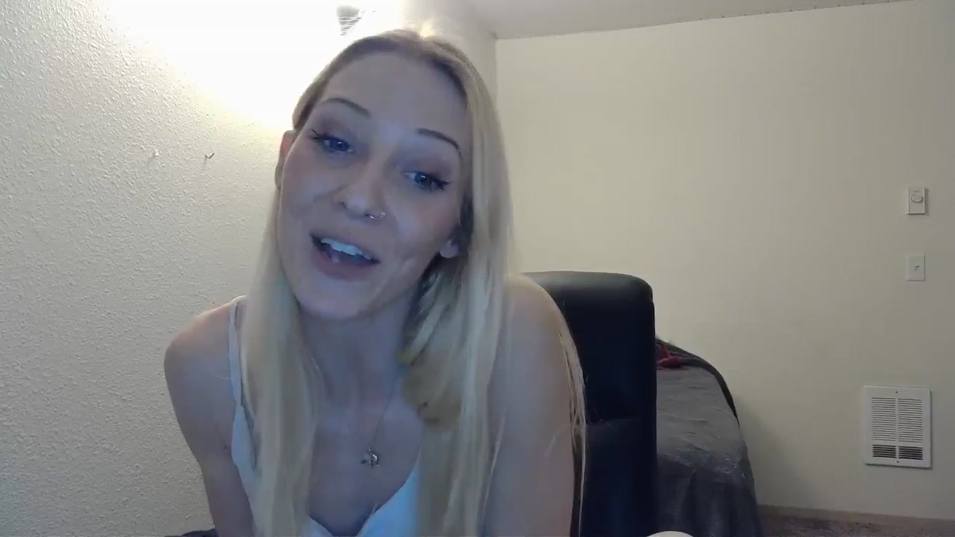 Gallery image thumbnail from Leeleigh1's myfreecams stream on, 01/27/2025, 02:18 image 9 of 20