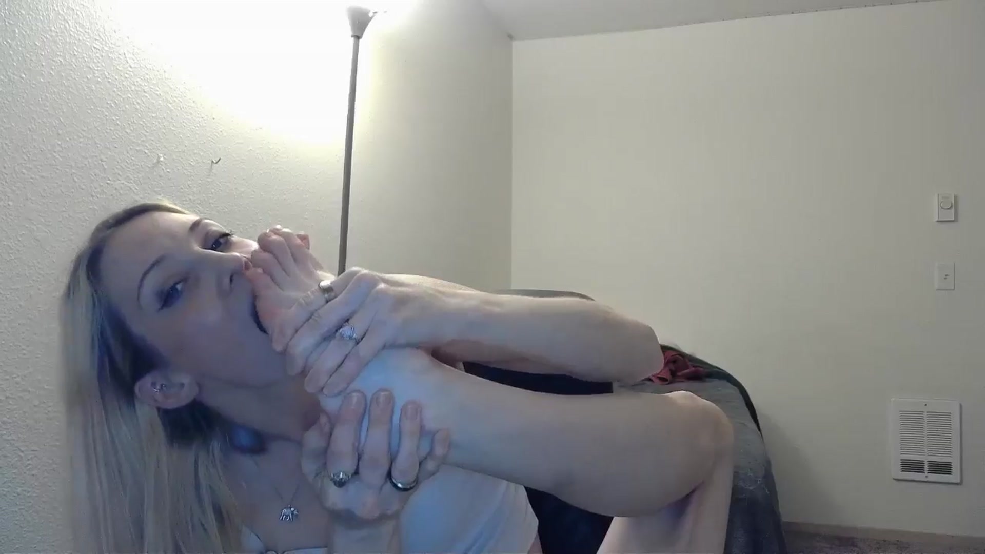 Gallery image thumbnail from Leeleigh1's myfreecams stream on, 01/27/2025, 02:18 image 14 of 20