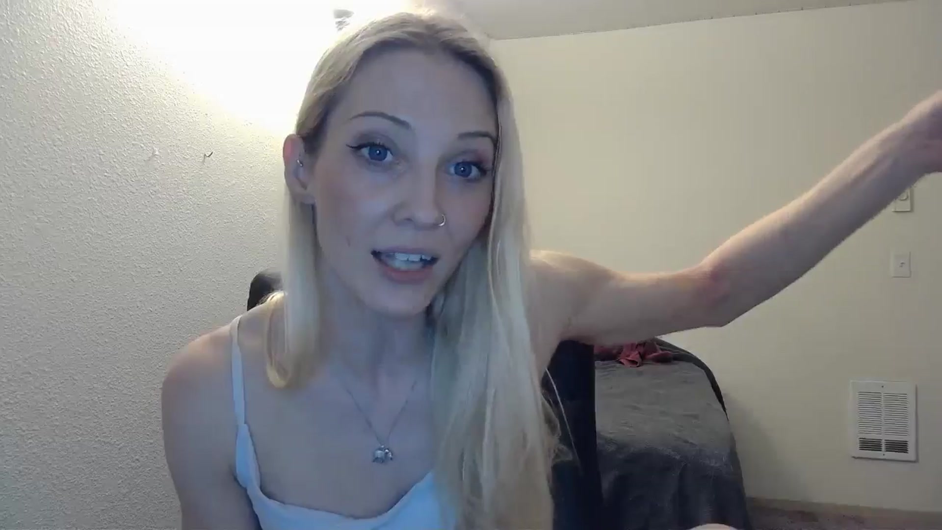 Gallery image thumbnail from Leeleigh1's myfreecams stream on, 01/27/2025, 02:18 image 11 of 20